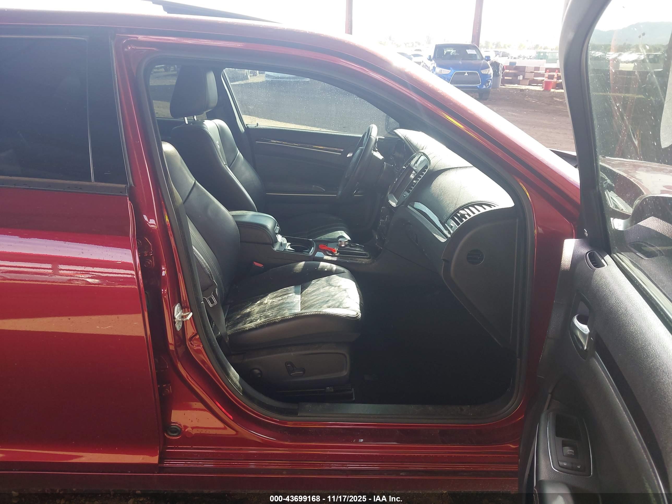 CHRYSLER 300 image 5