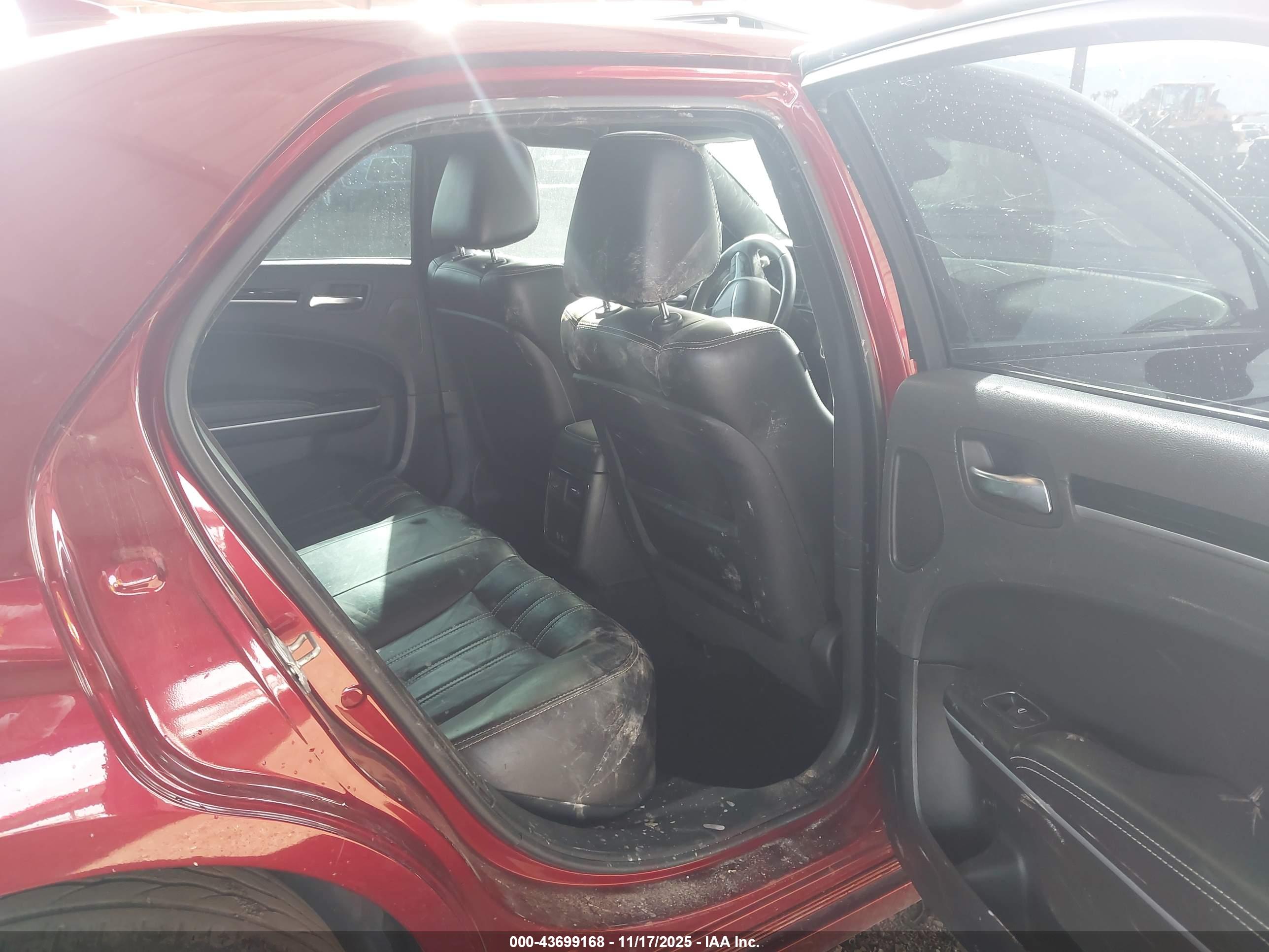 CHRYSLER 300 image 8