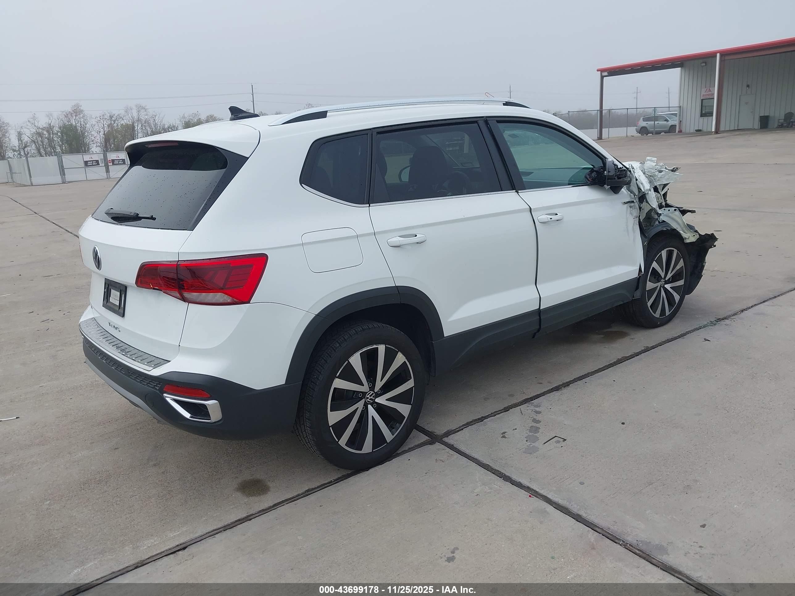 VOLKSWAGEN TAOS image 4