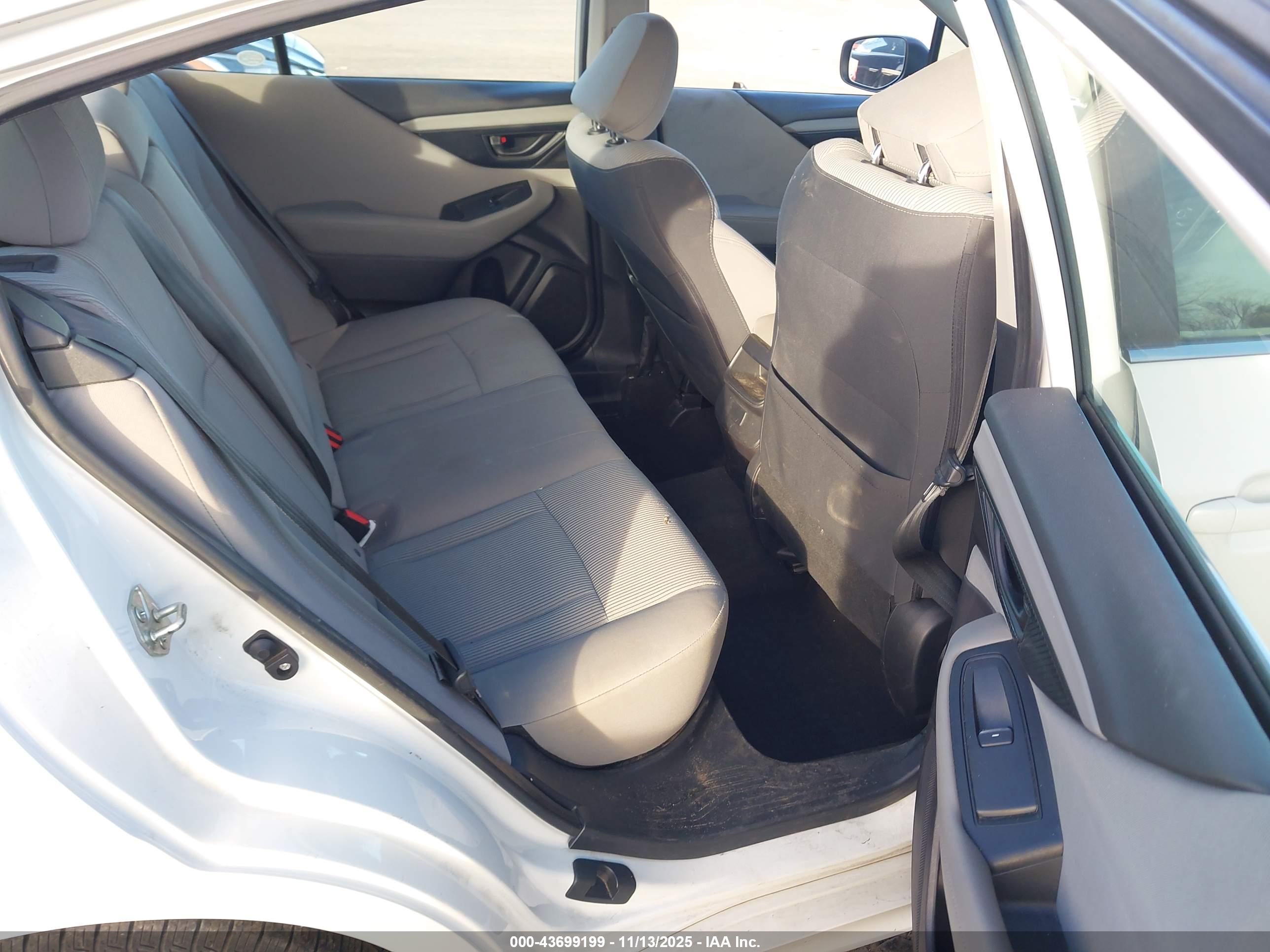 SUBARU LEGACY image 8