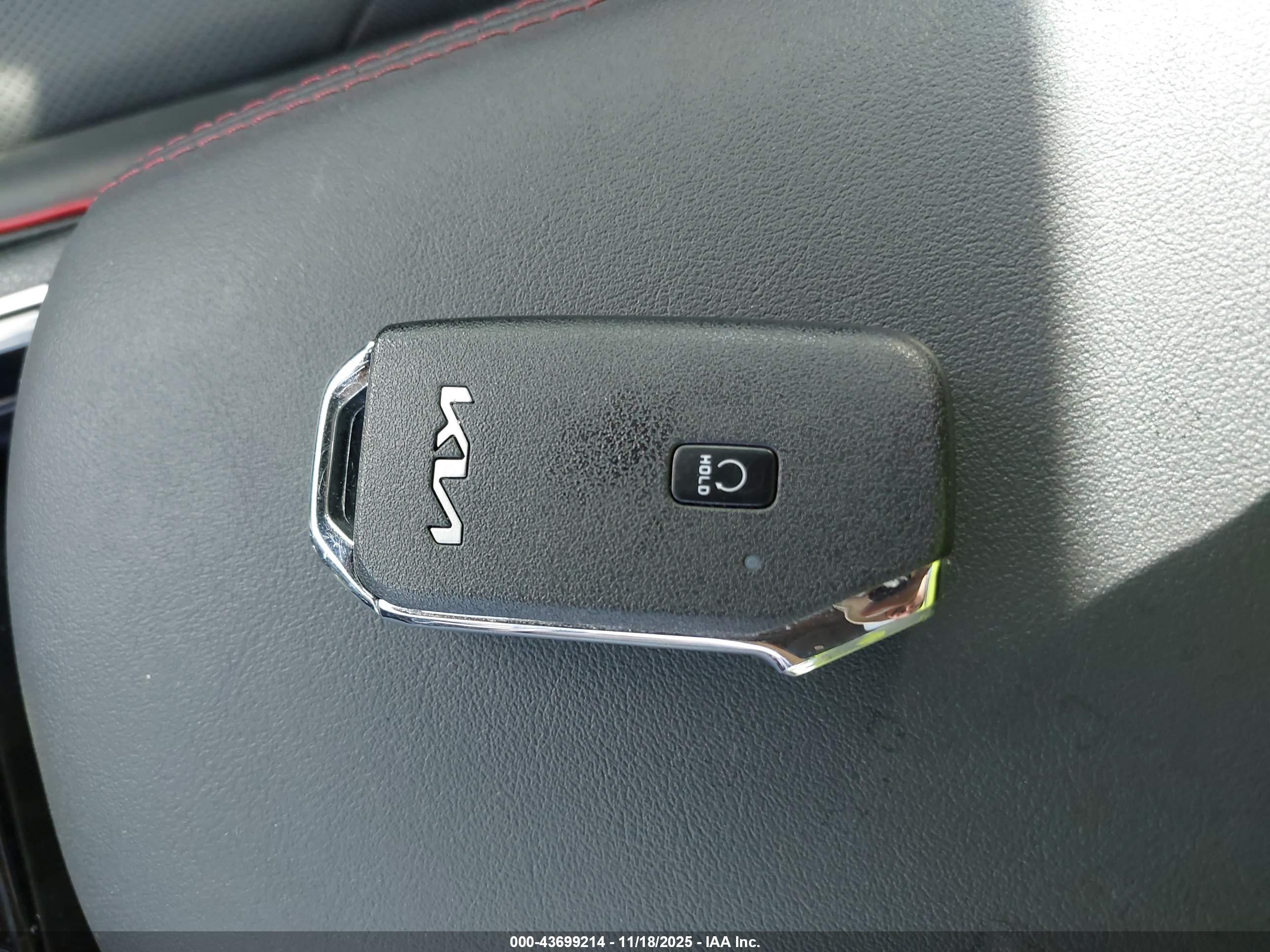 KIA K5 image 11