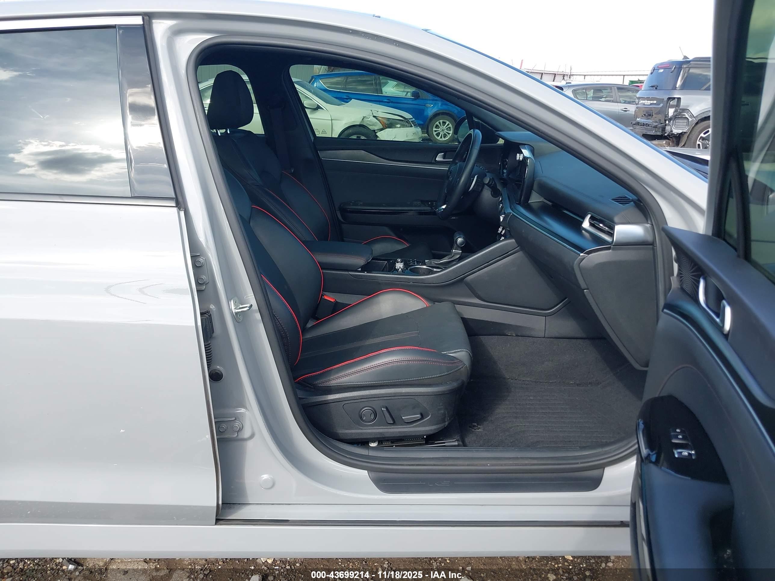 KIA K5 image 5