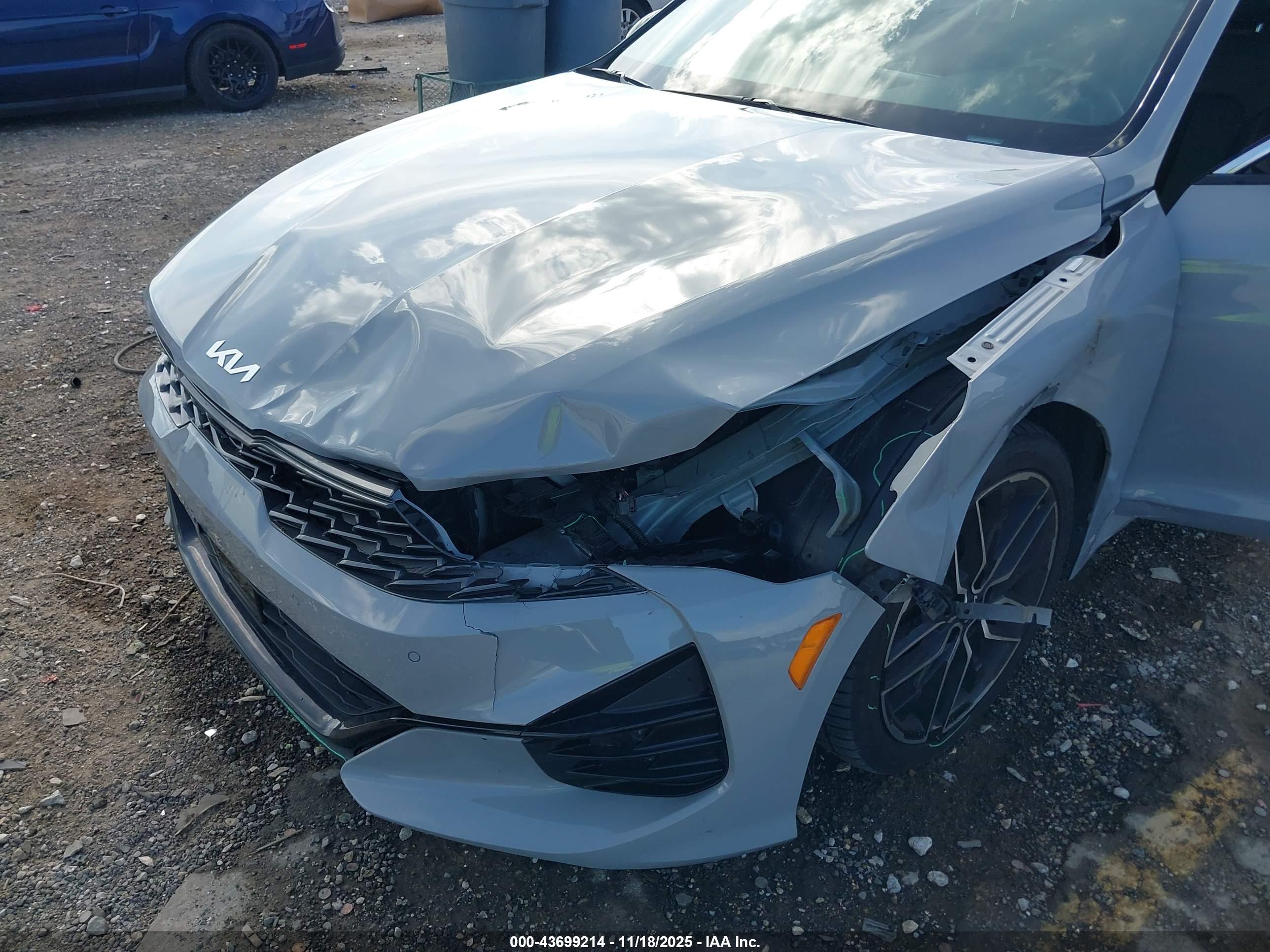 KIA K5 image 6