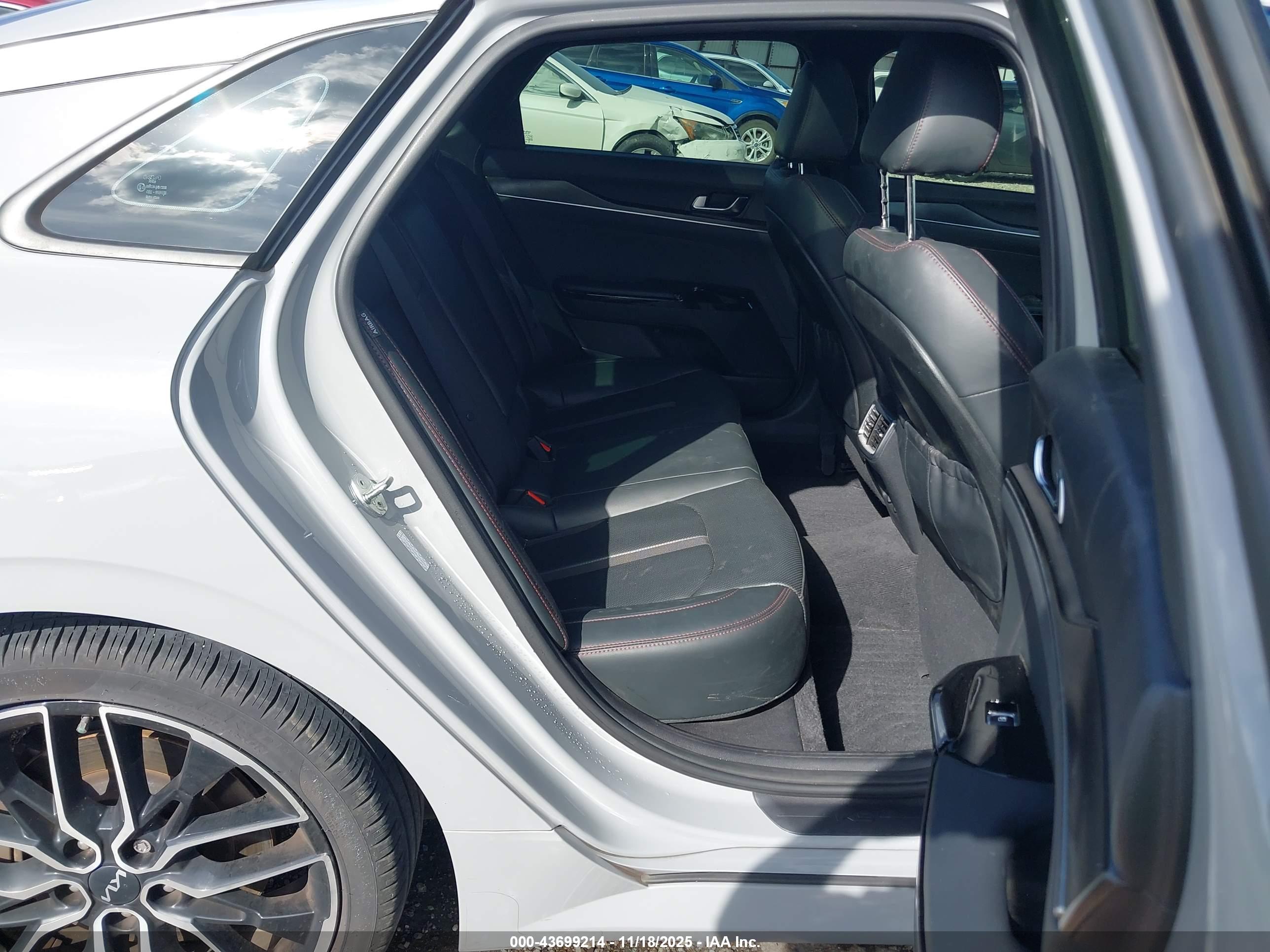 KIA K5 image 8