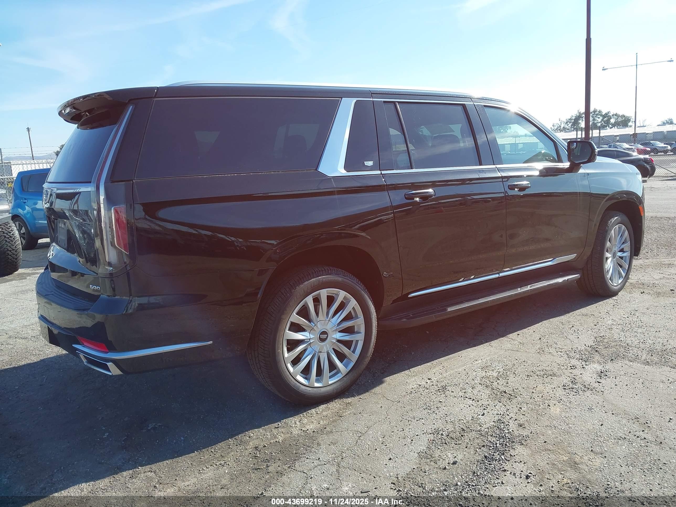 CADILLAC ESCALADE image 4