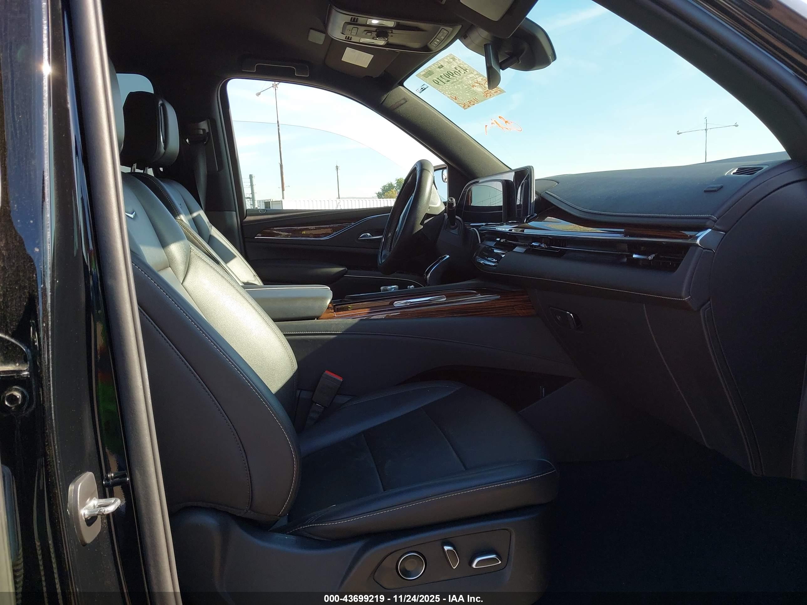 CADILLAC ESCALADE image 5