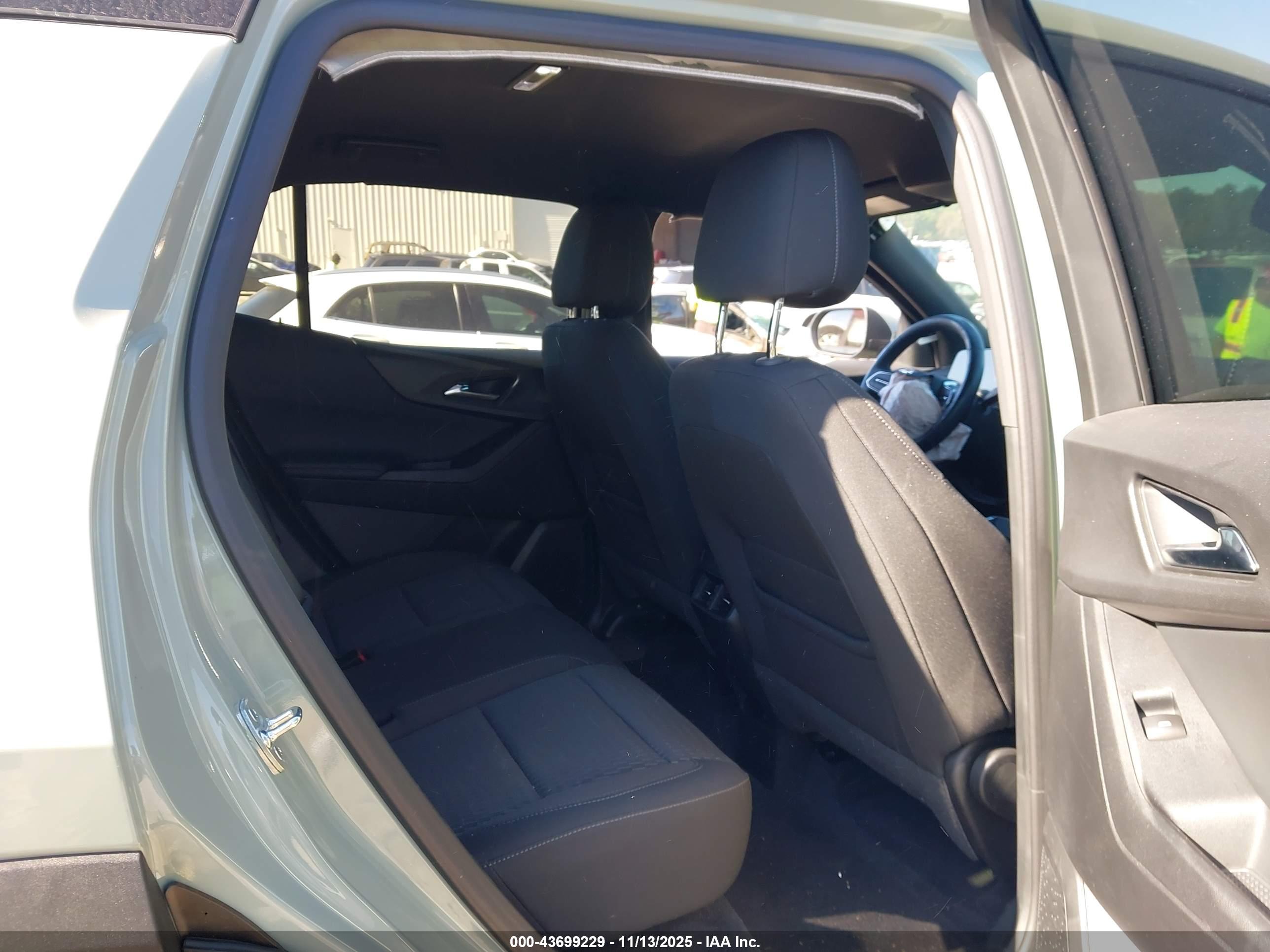 CHEVROLET EQUINOX image 8