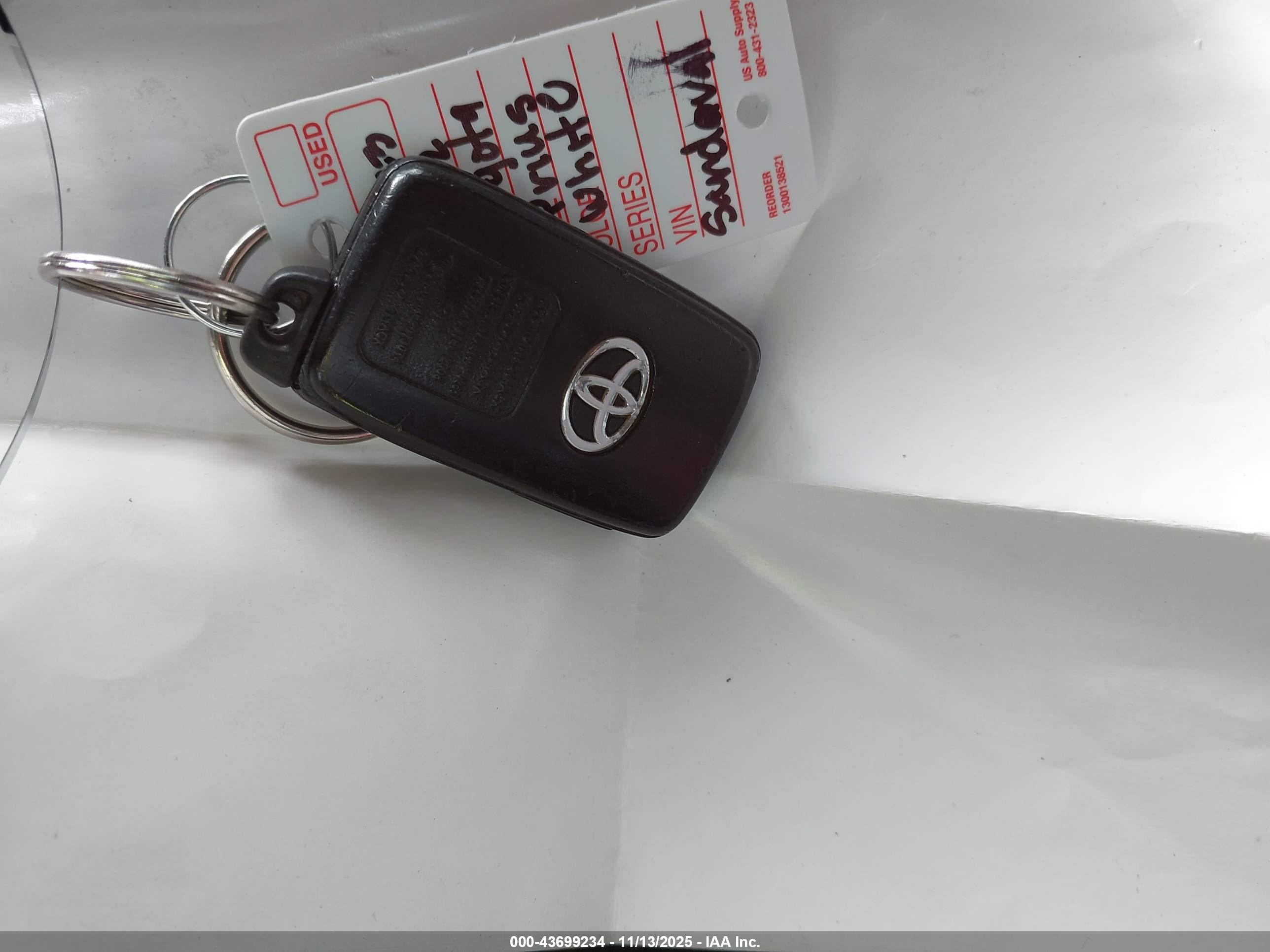 TOYOTA PRIUS image 11