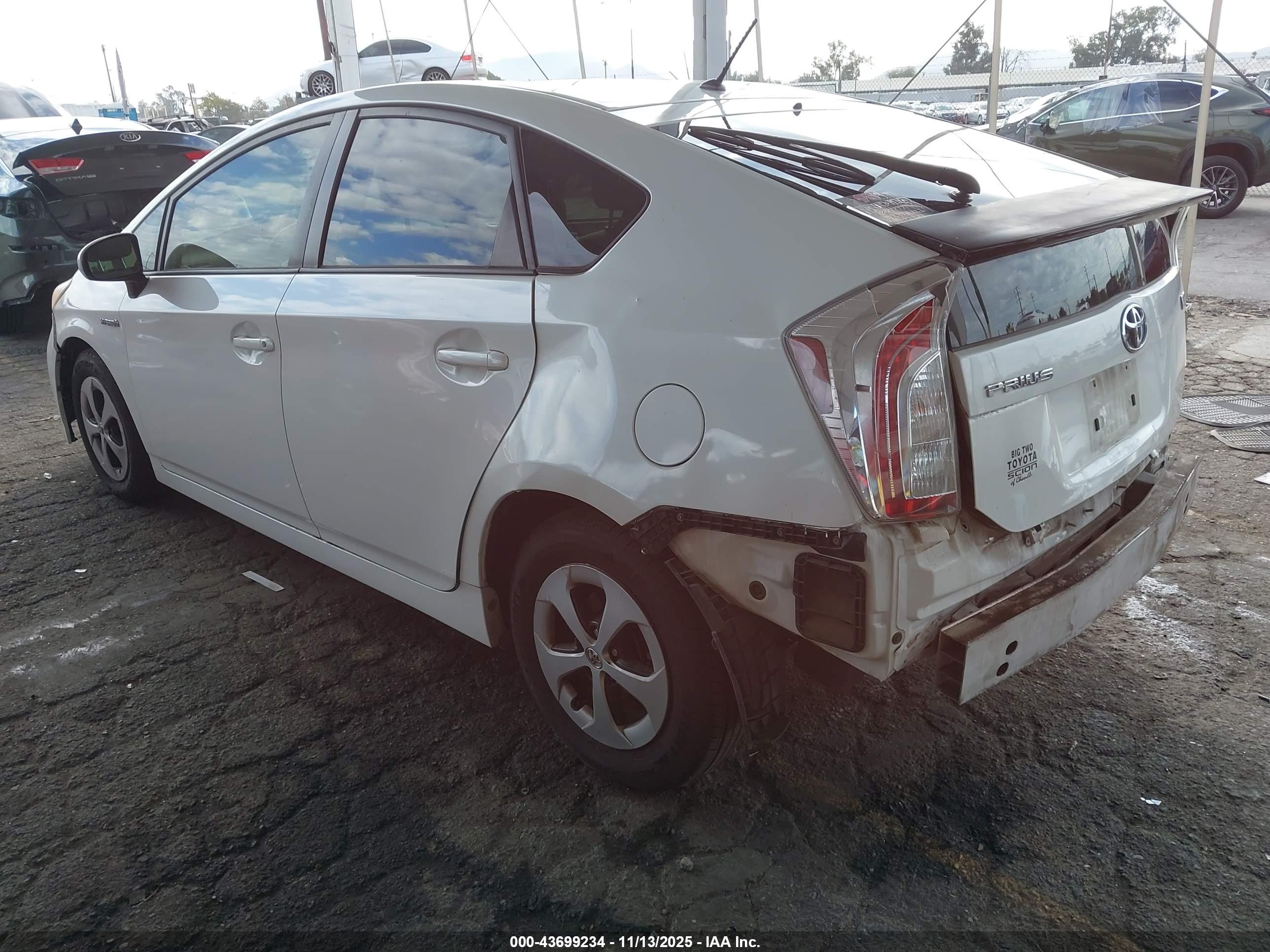 TOYOTA PRIUS image 3