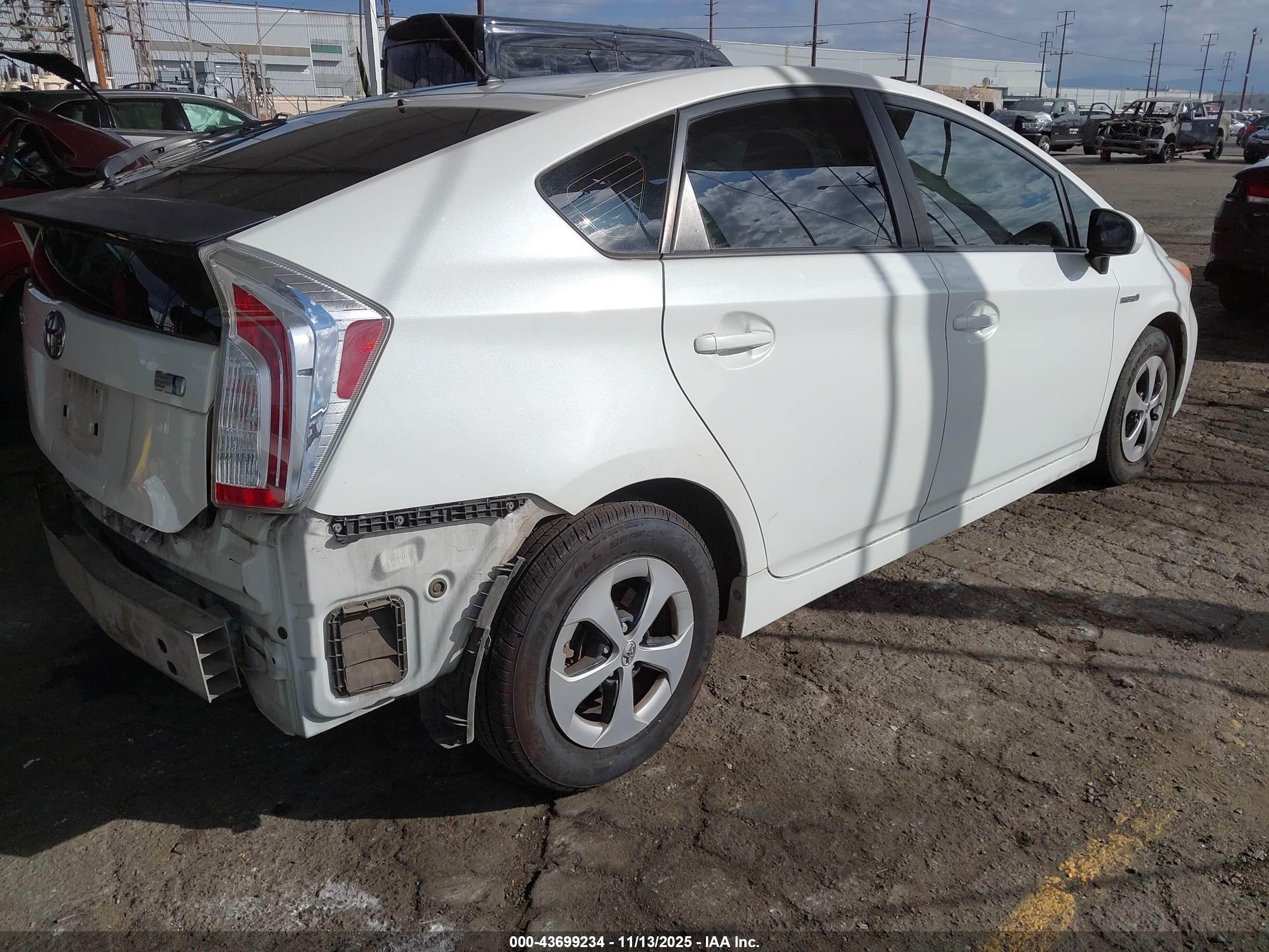 TOYOTA PRIUS image 4