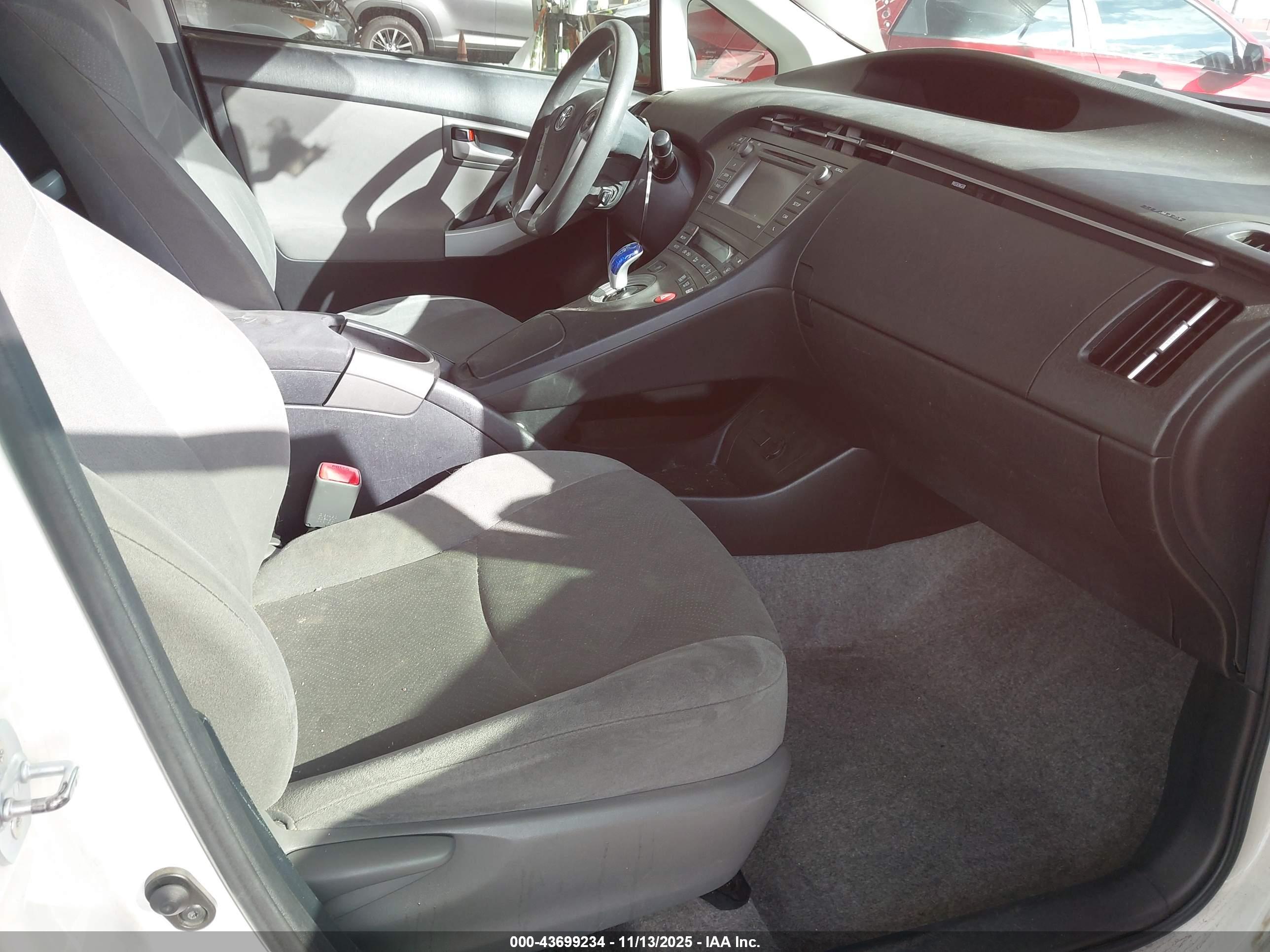 TOYOTA PRIUS image 5