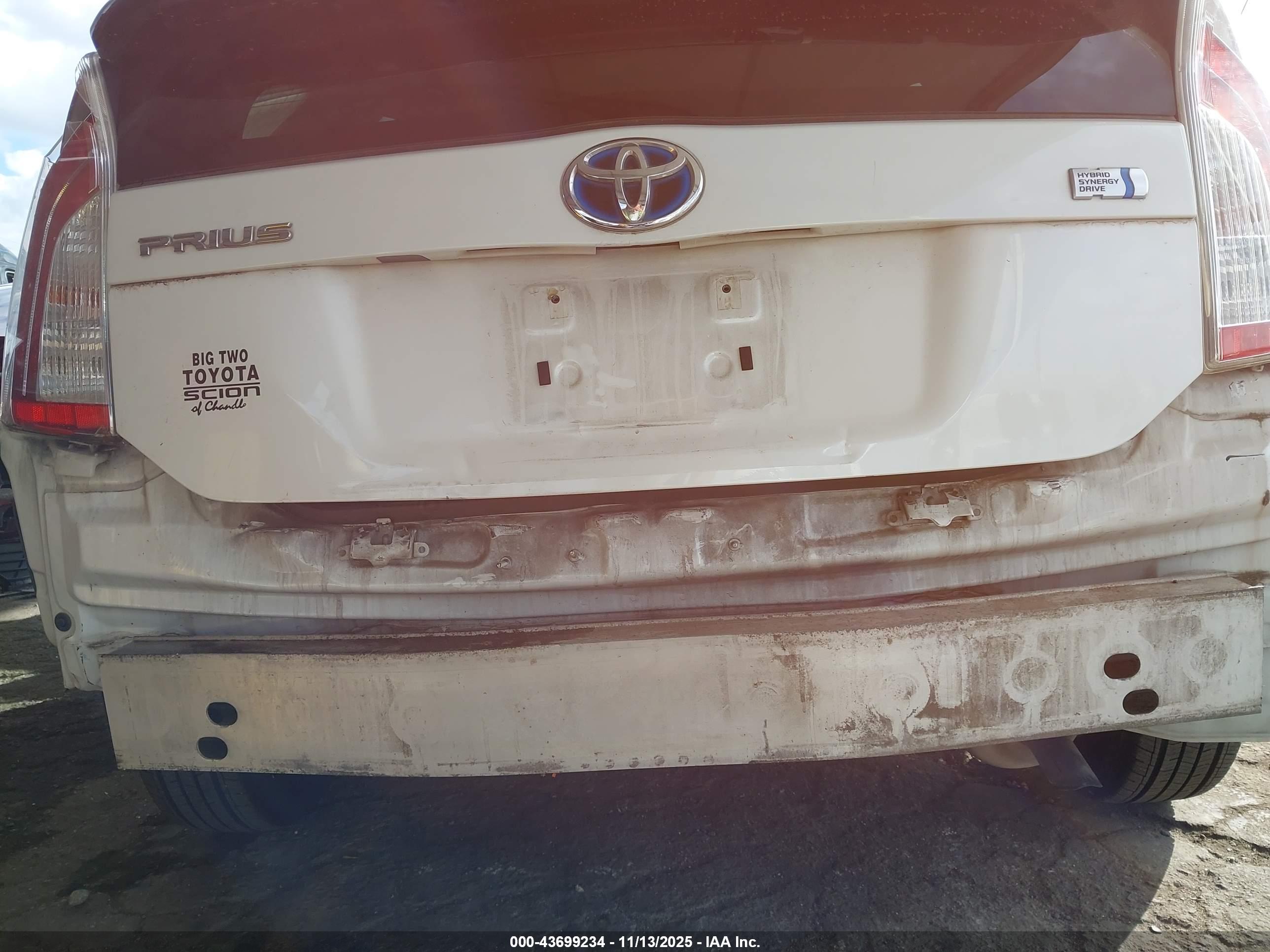 TOYOTA PRIUS image 6