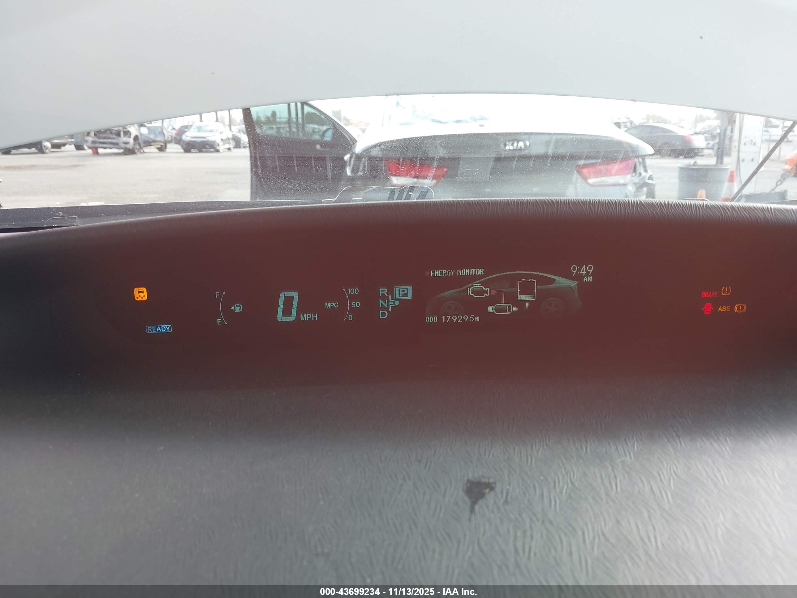 TOYOTA PRIUS image 7