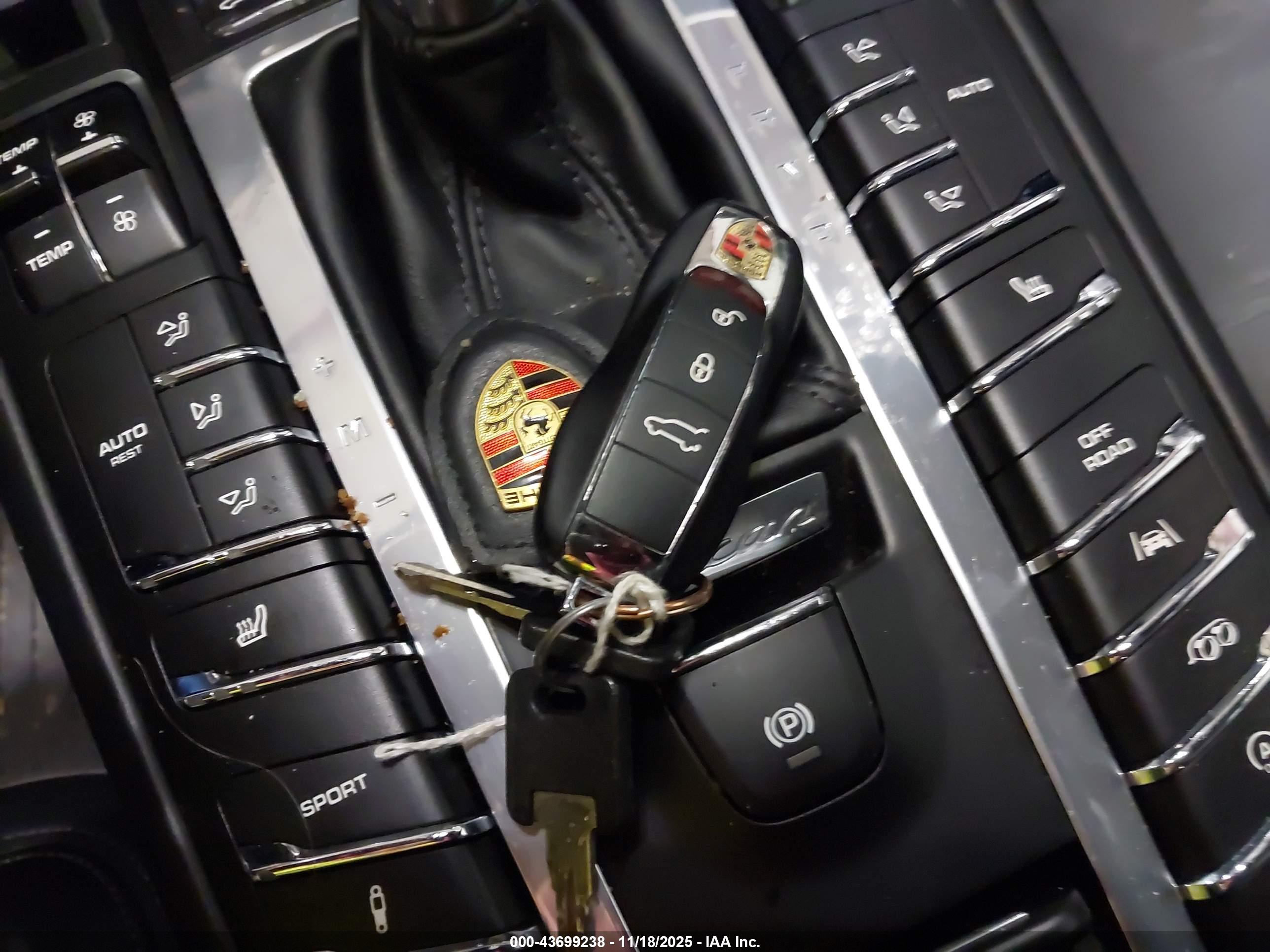 PORSCHE MACAN image 11
