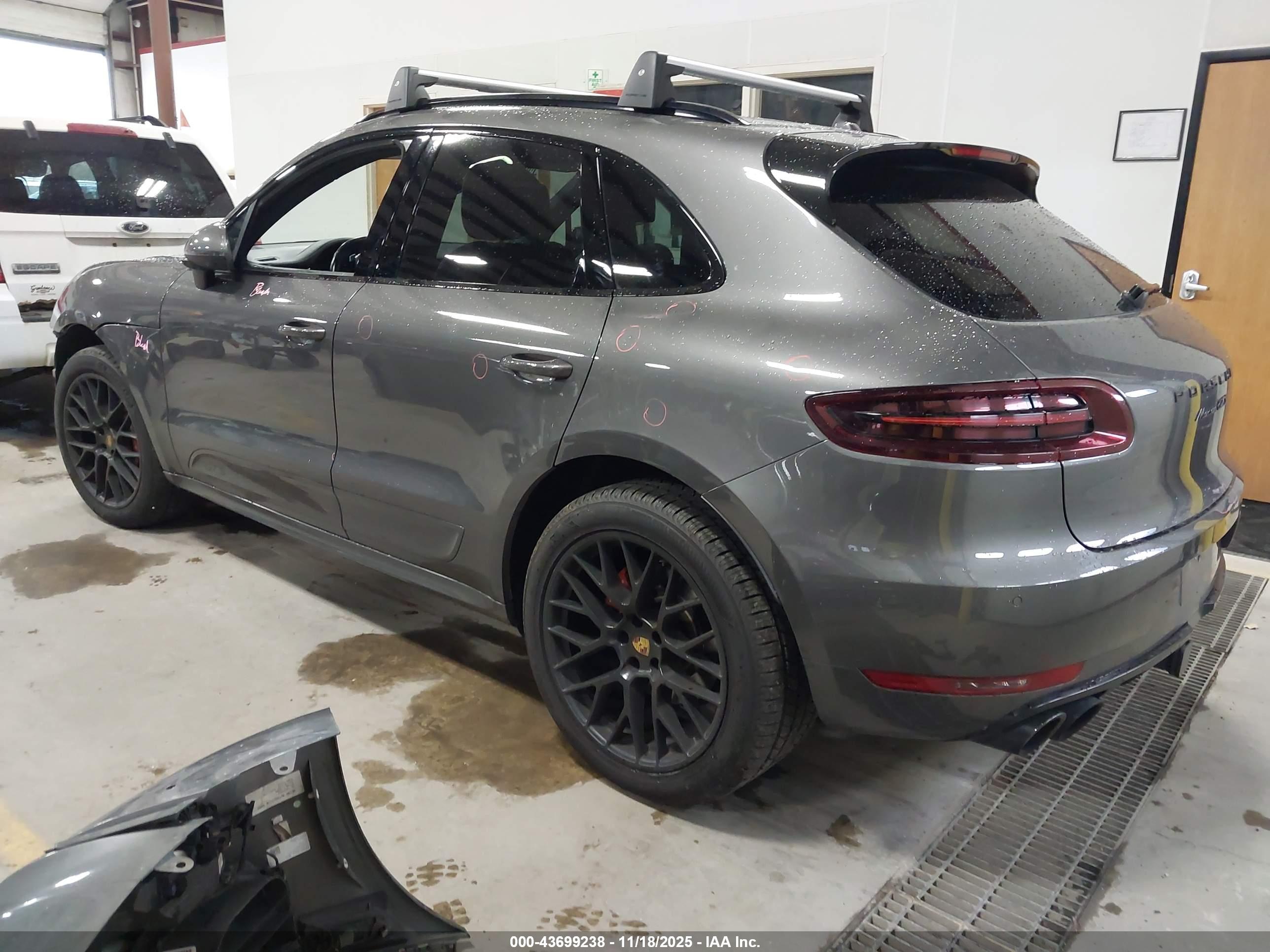 PORSCHE MACAN image 3