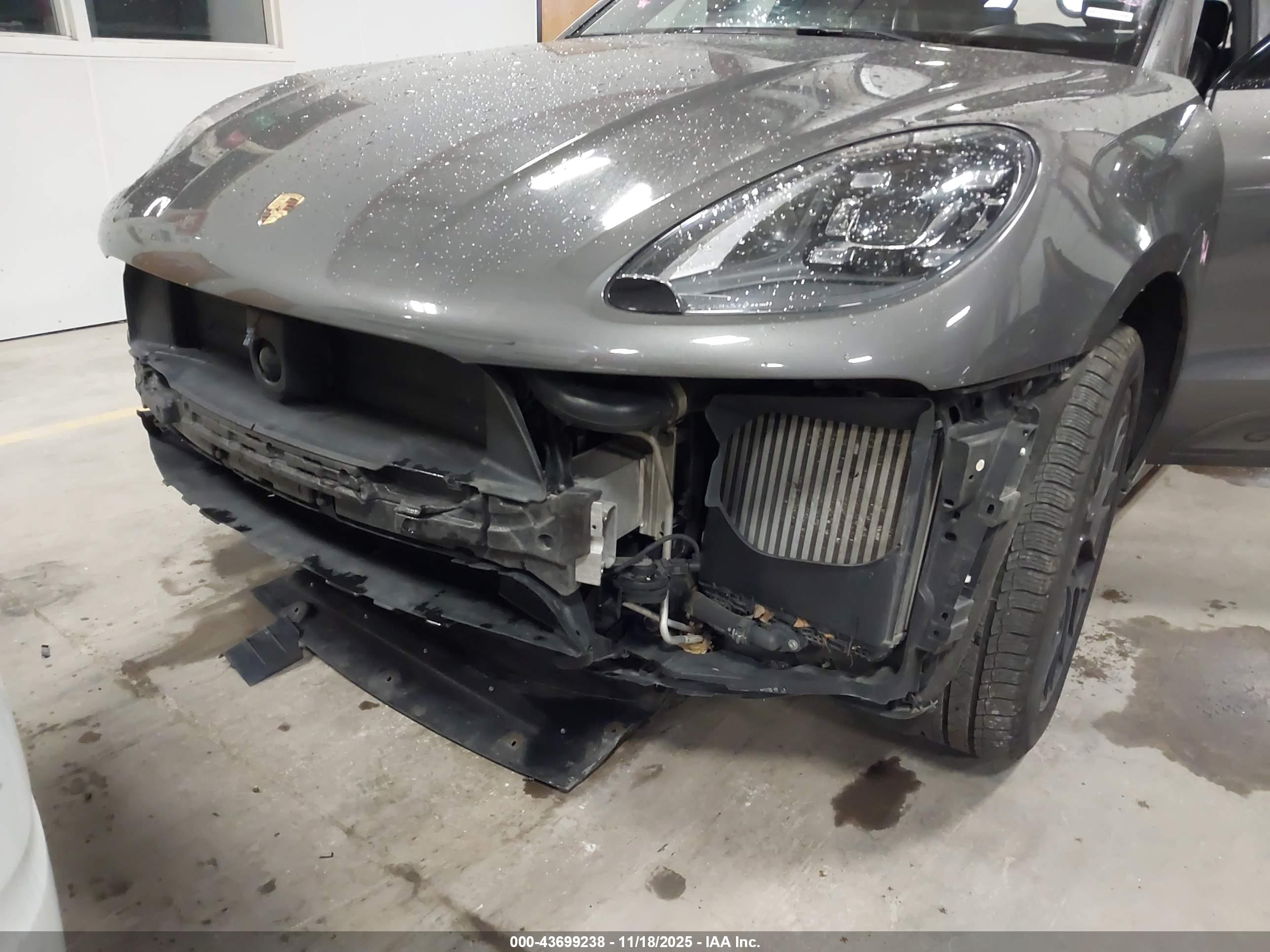 PORSCHE MACAN image 6