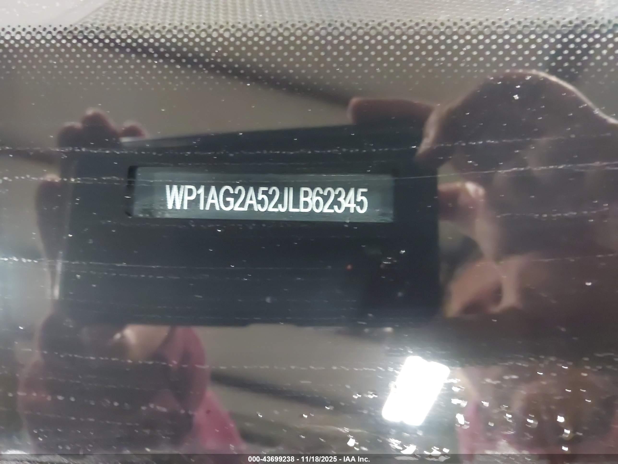 PORSCHE MACAN image 9
