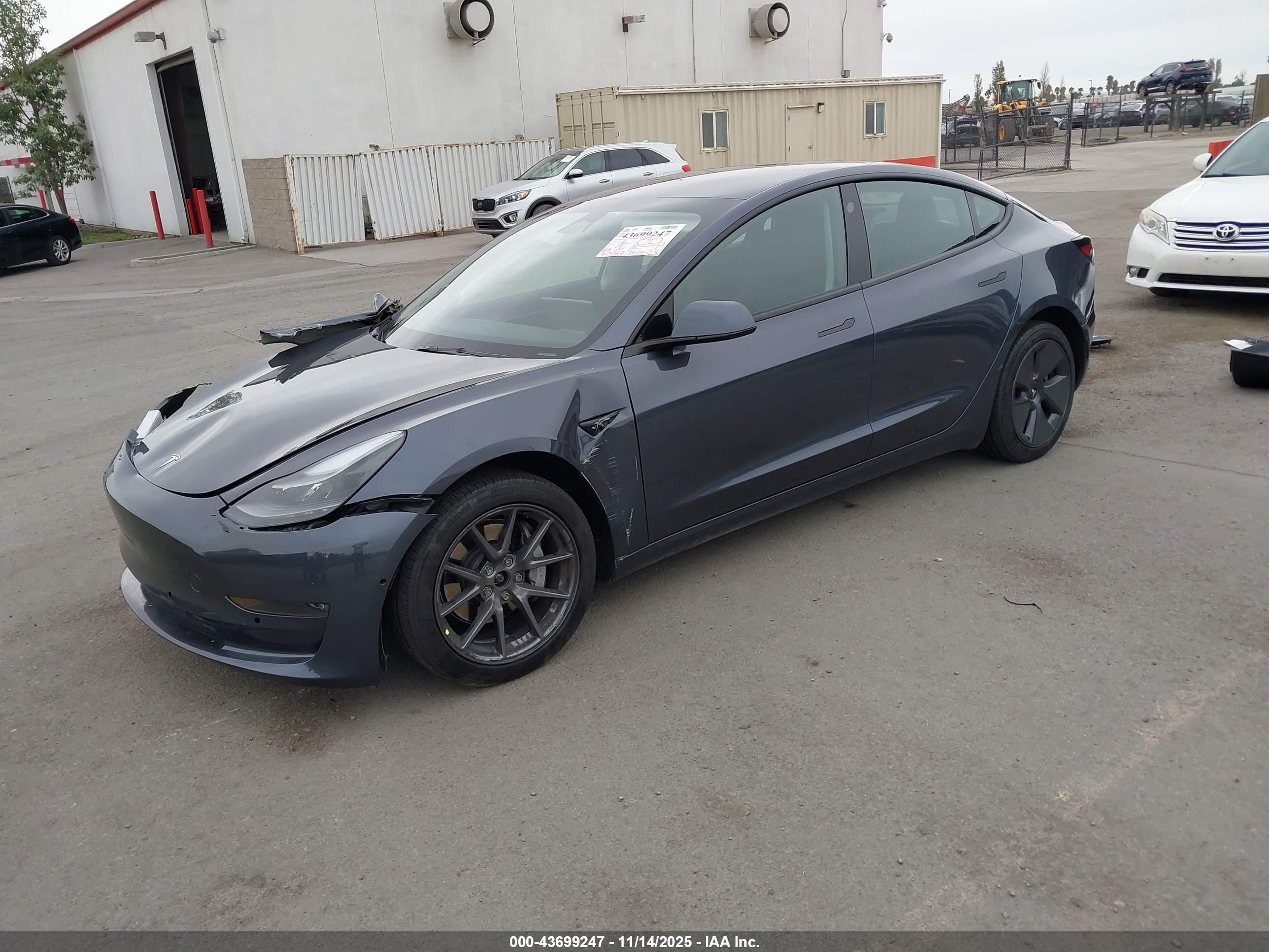 TESLA MODEL image 2