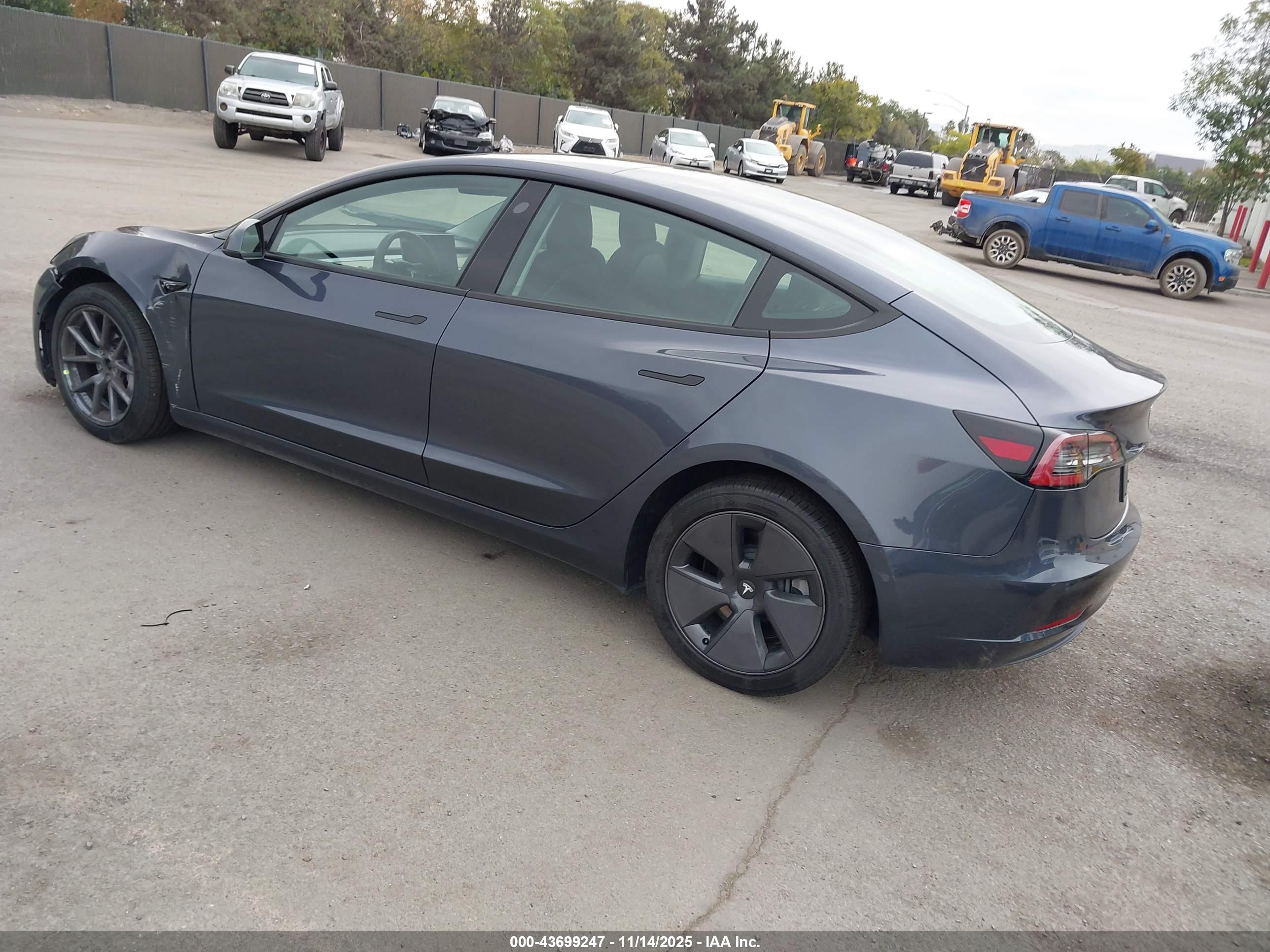 TESLA MODEL image 3