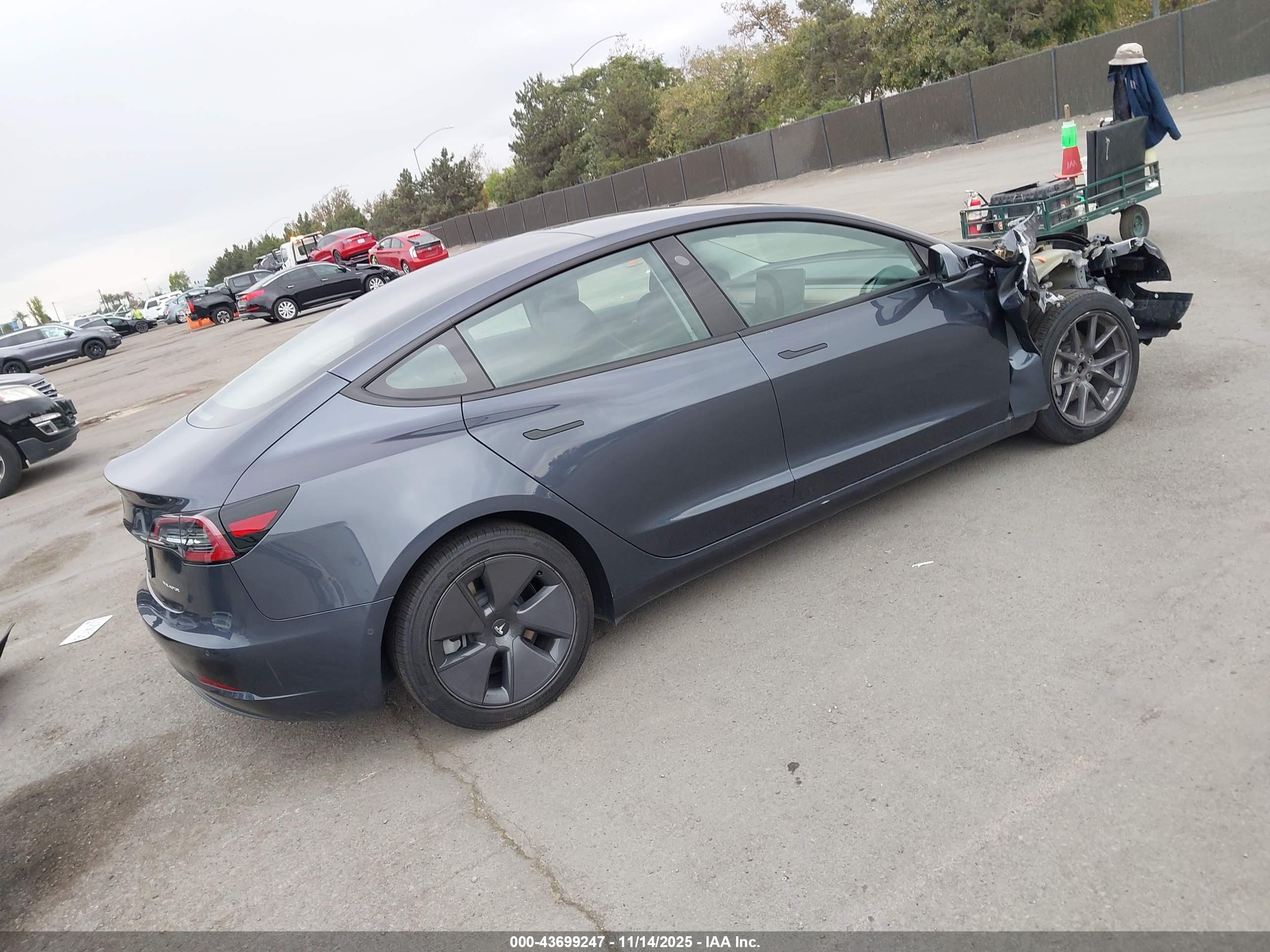 TESLA MODEL image 4