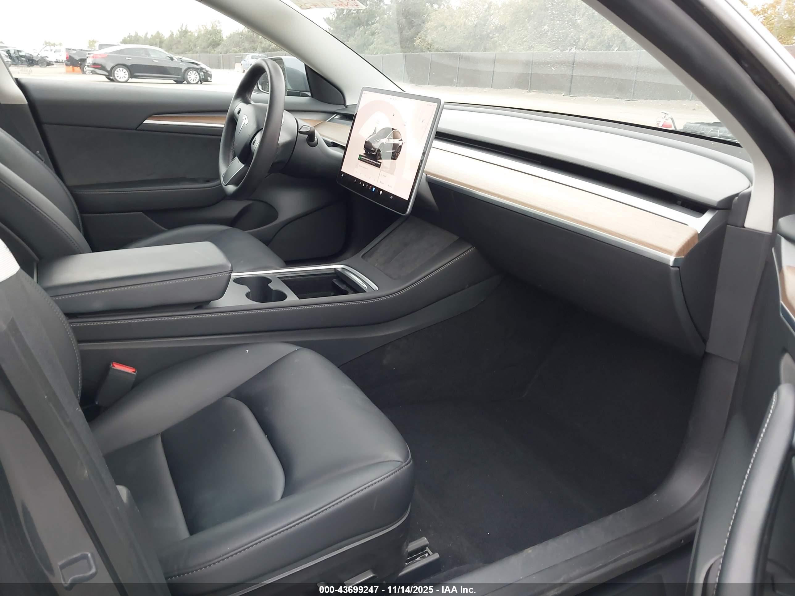 TESLA MODEL image 5