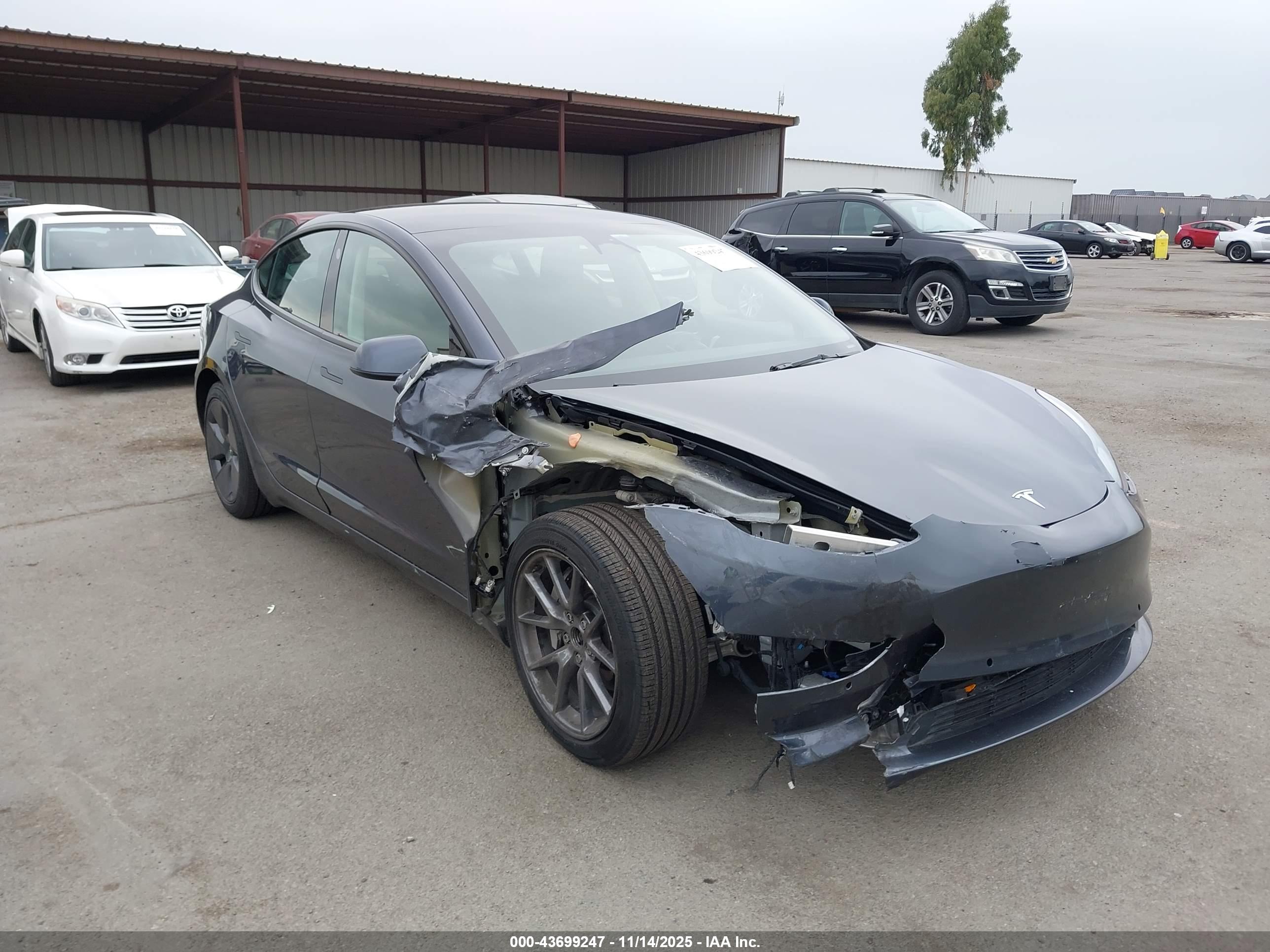 TESLA MODEL image 6
