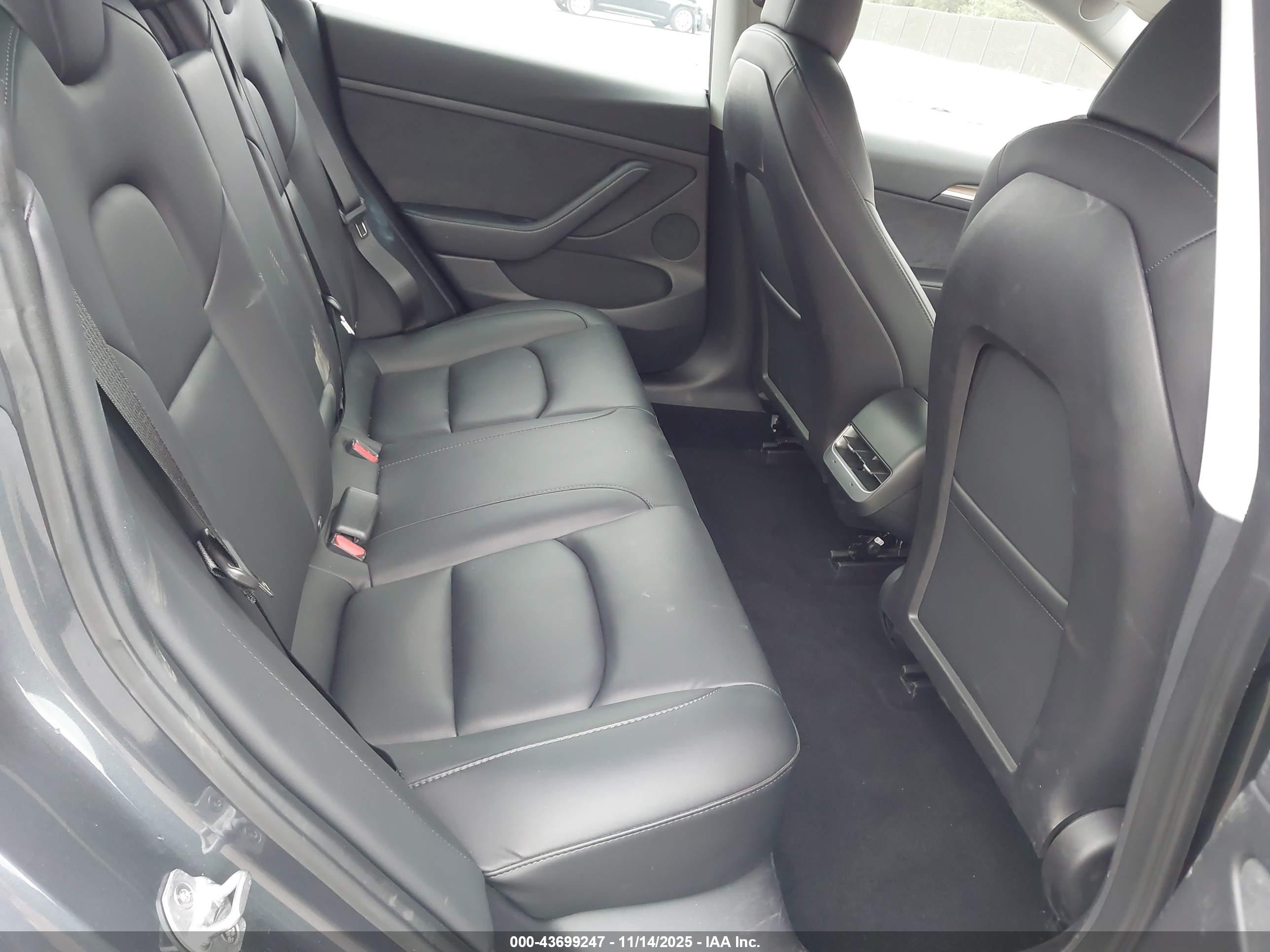 TESLA MODEL image 8