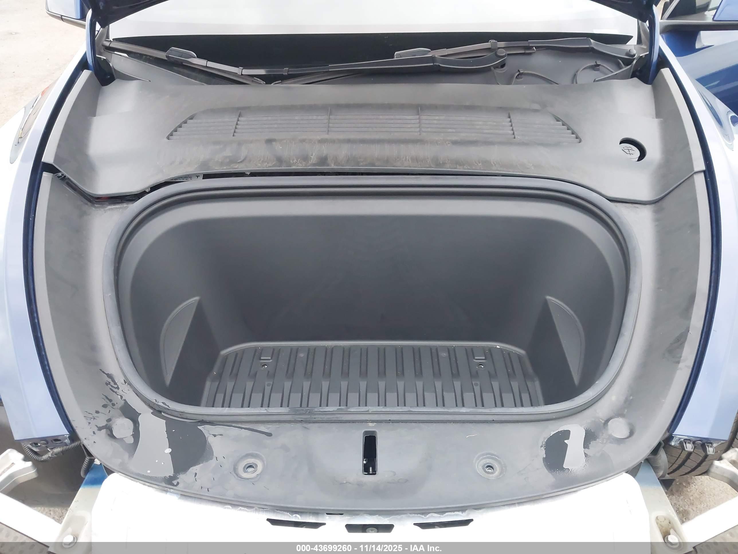 TESLA MODEL image 10