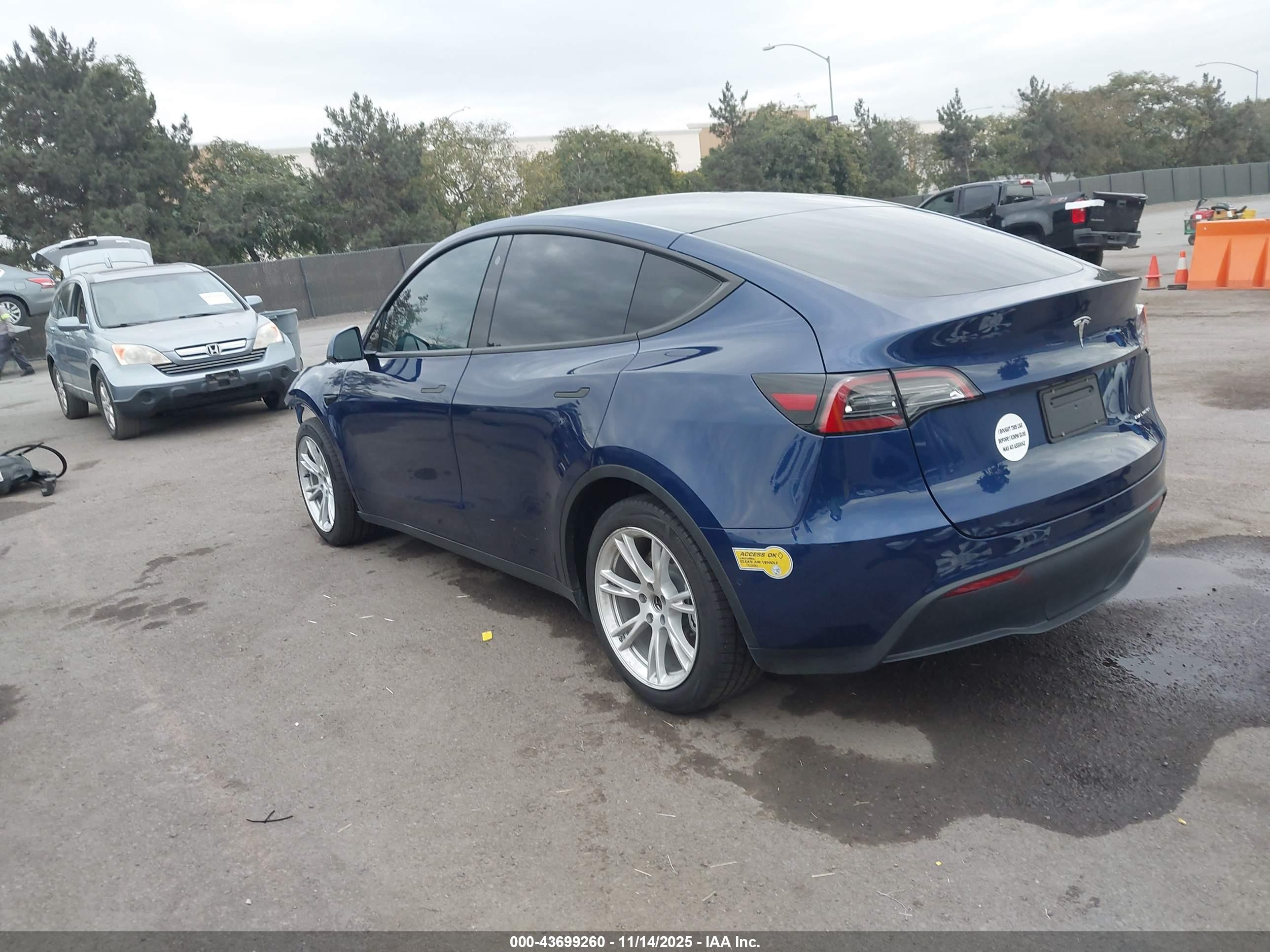 TESLA MODEL image 3