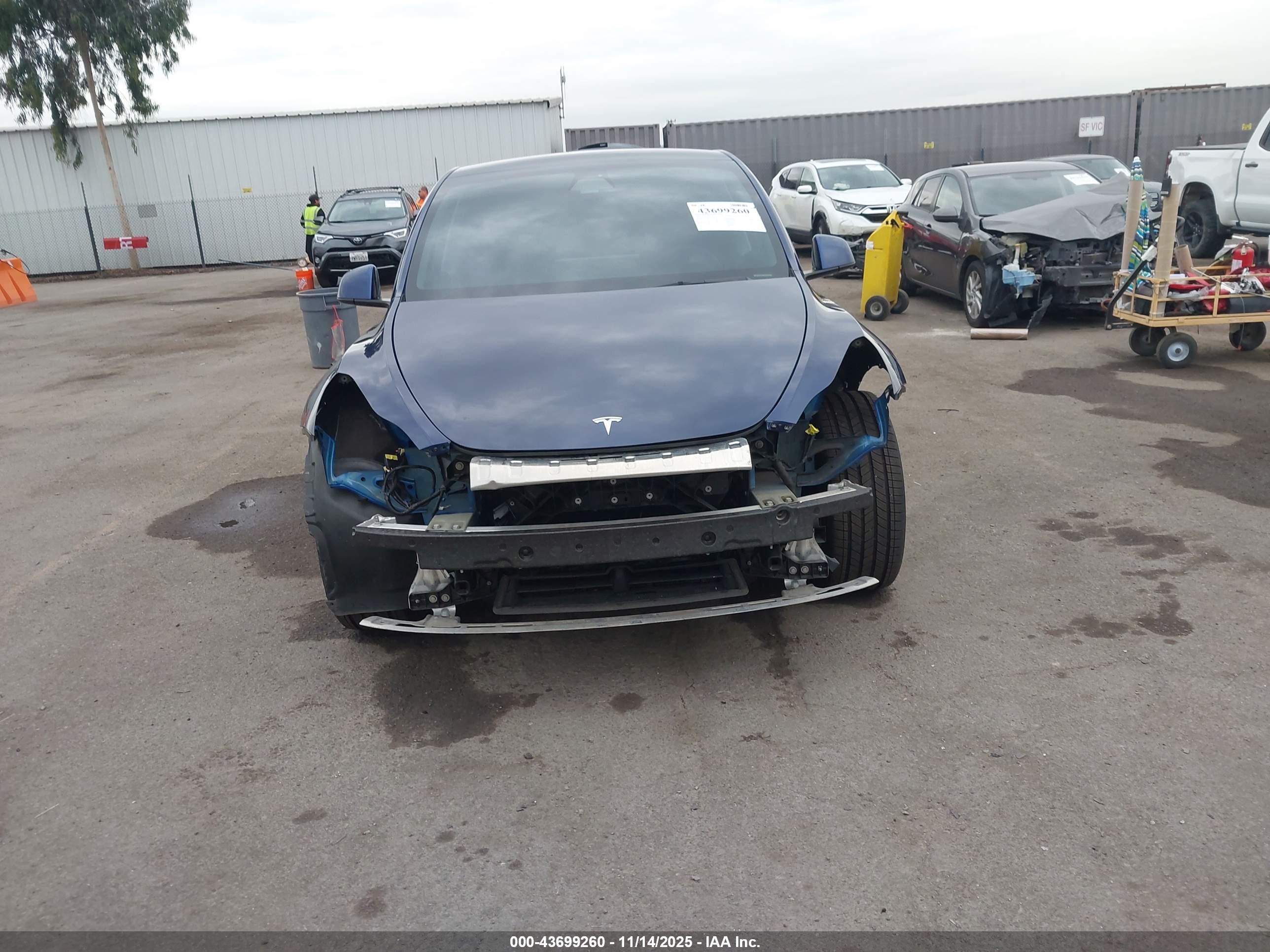 TESLA MODEL image 6