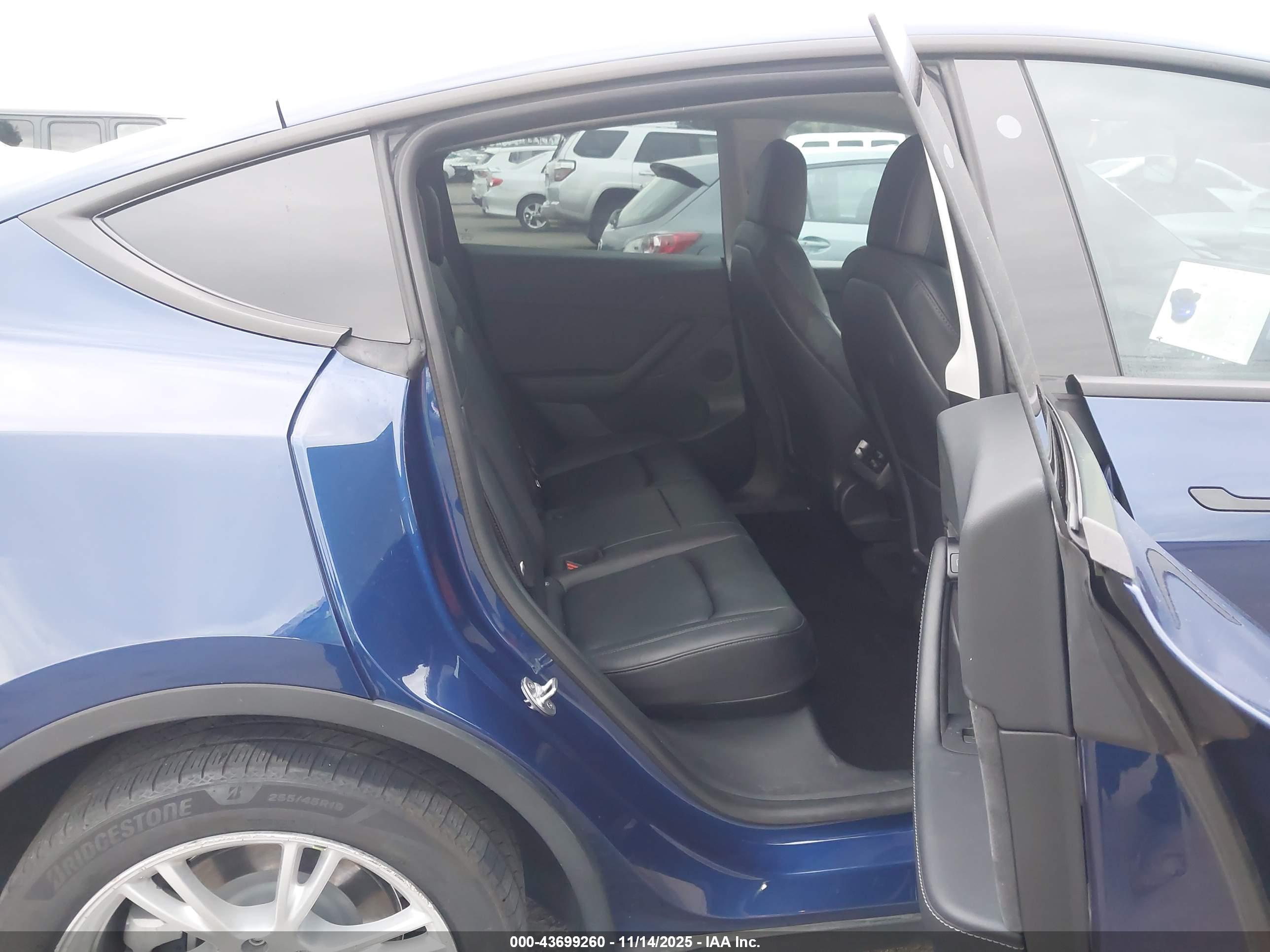TESLA MODEL image 8