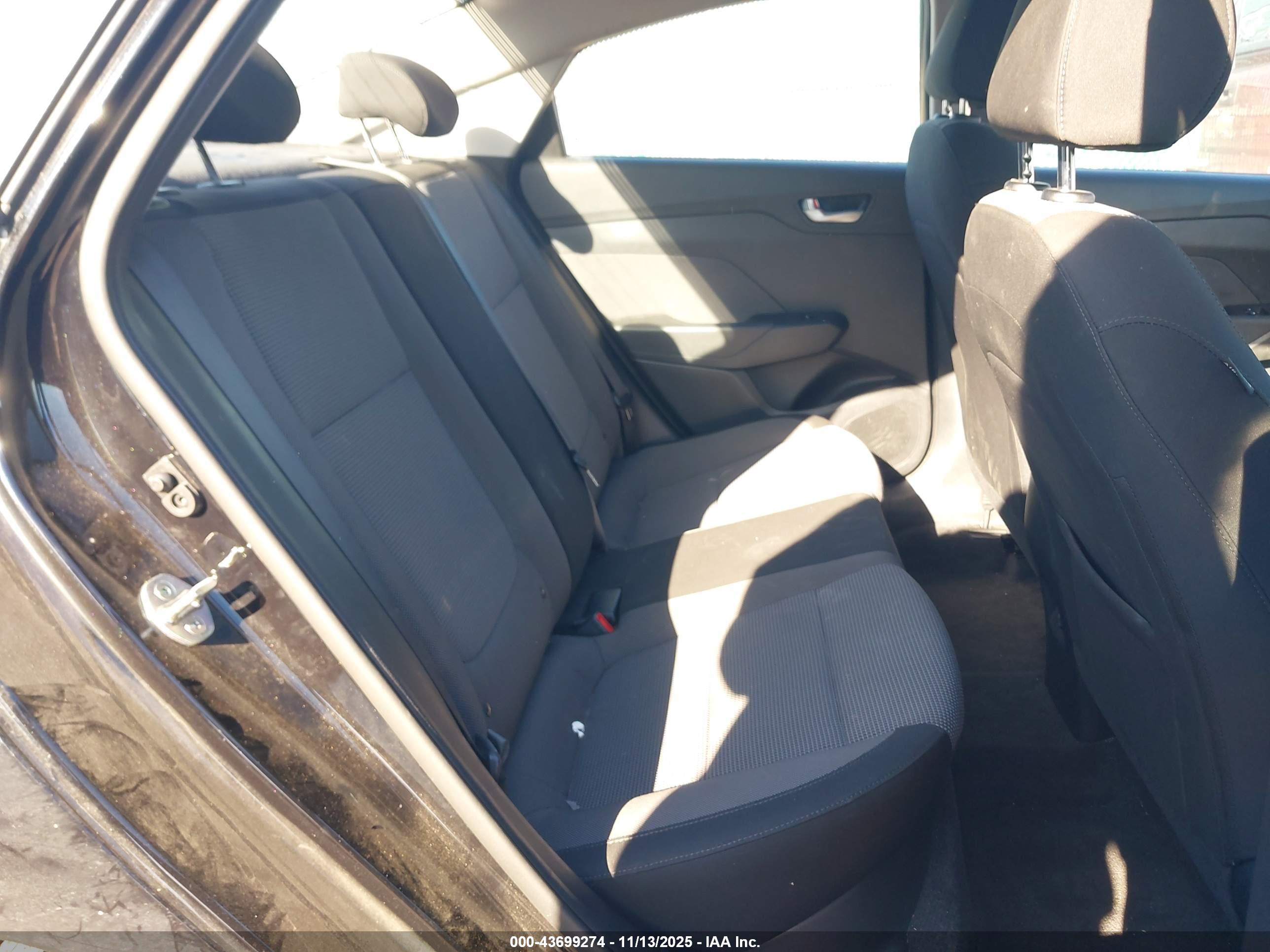 HYUNDAI ACCENT image 8