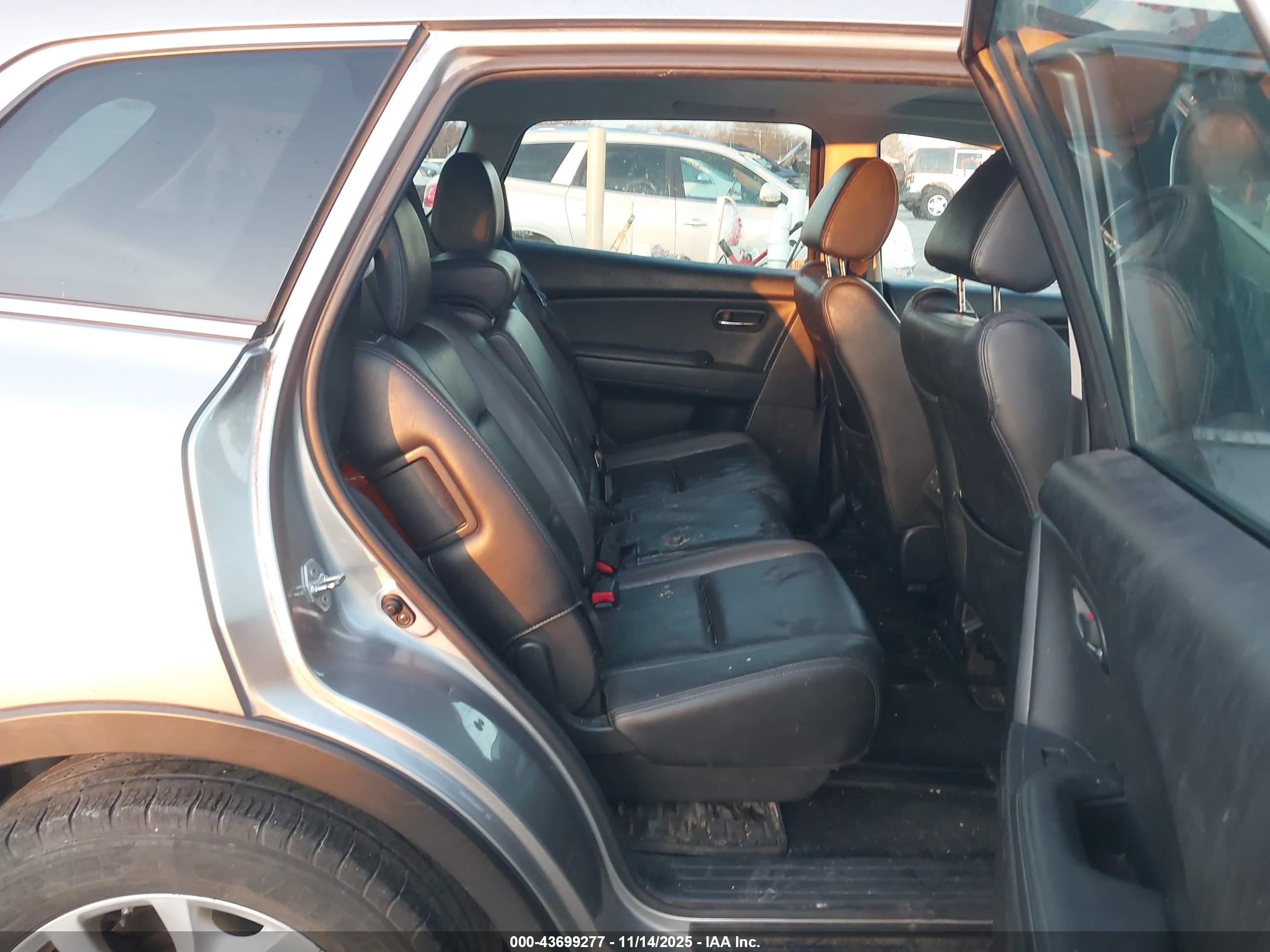 MAZDA CX-9 image 8