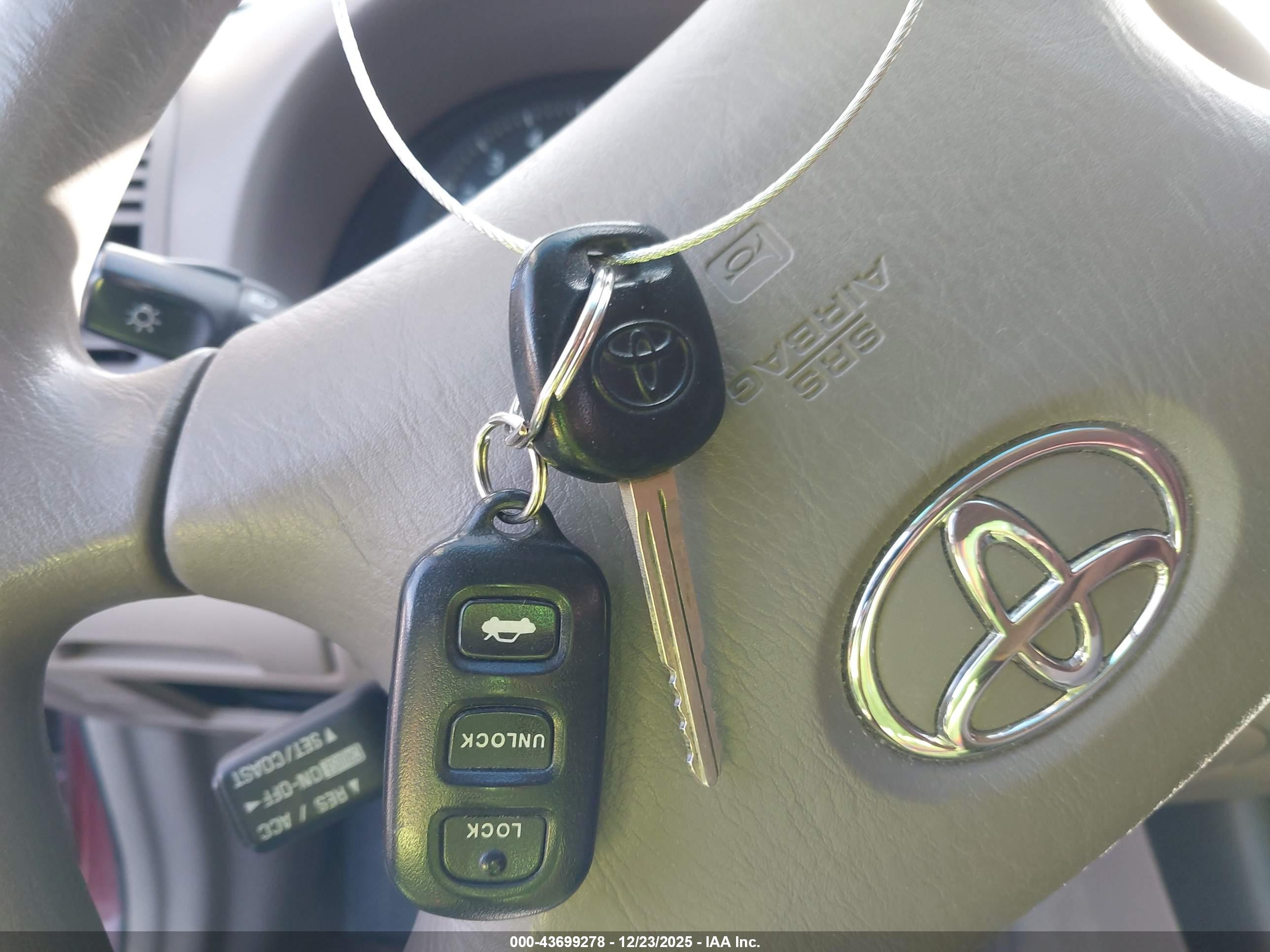 TOYOTA CAMRY image 11