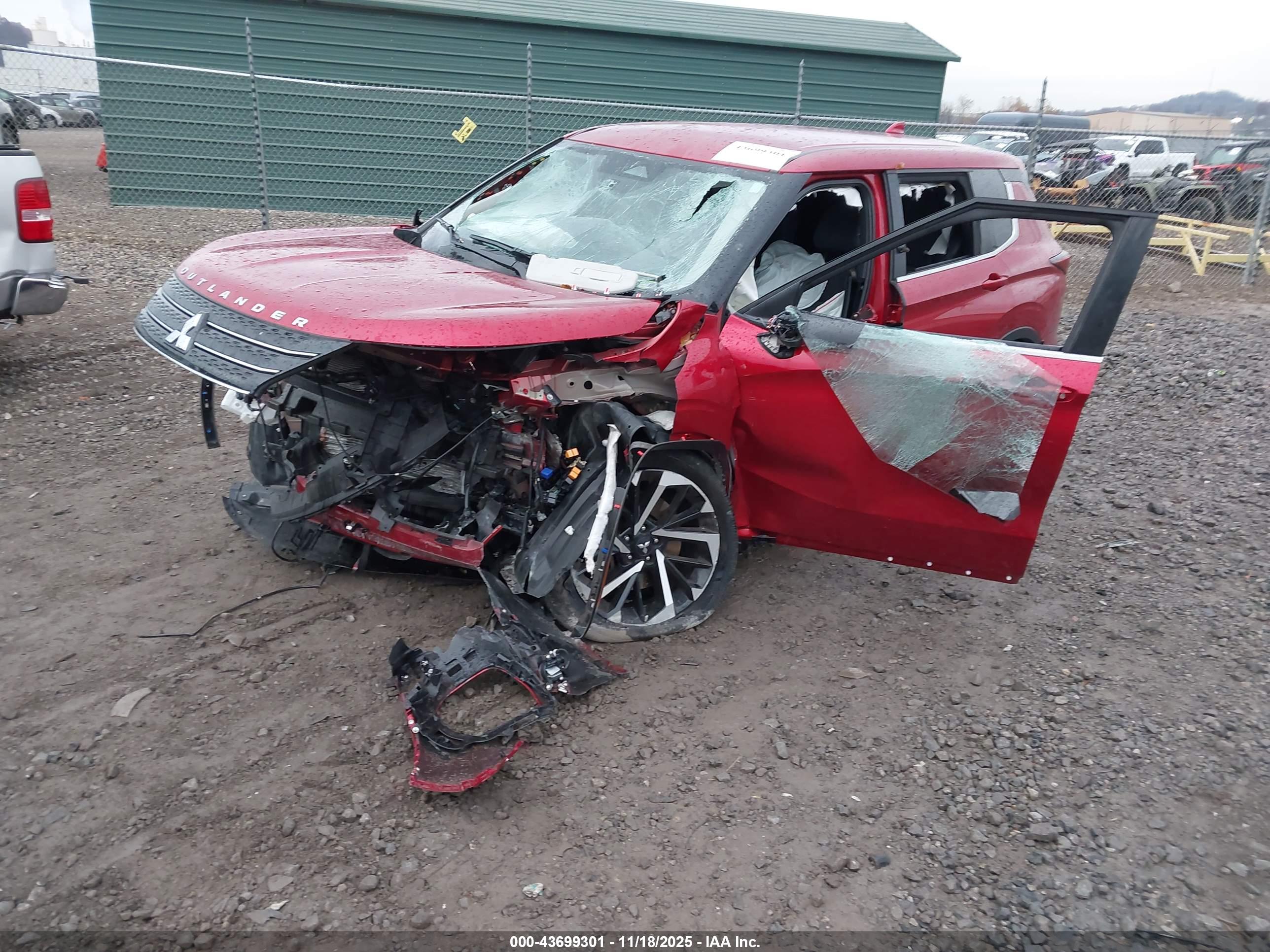 MITSUBISHI OUTLANDER image 2