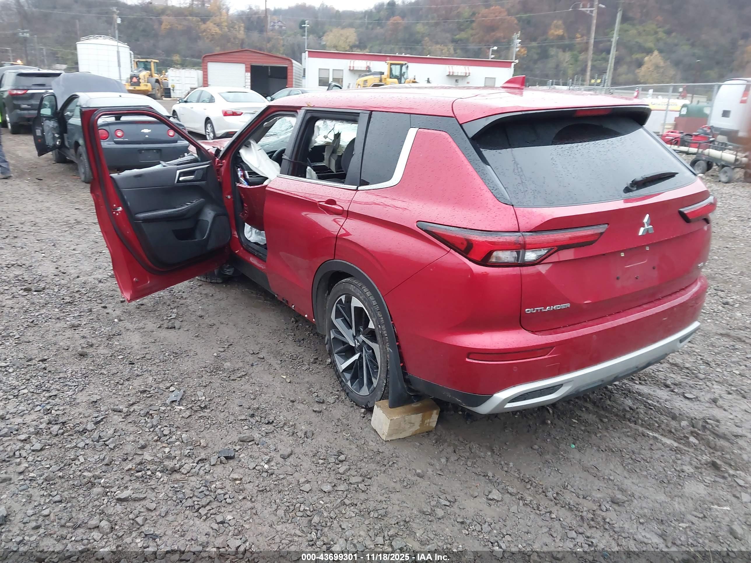MITSUBISHI OUTLANDER image 3