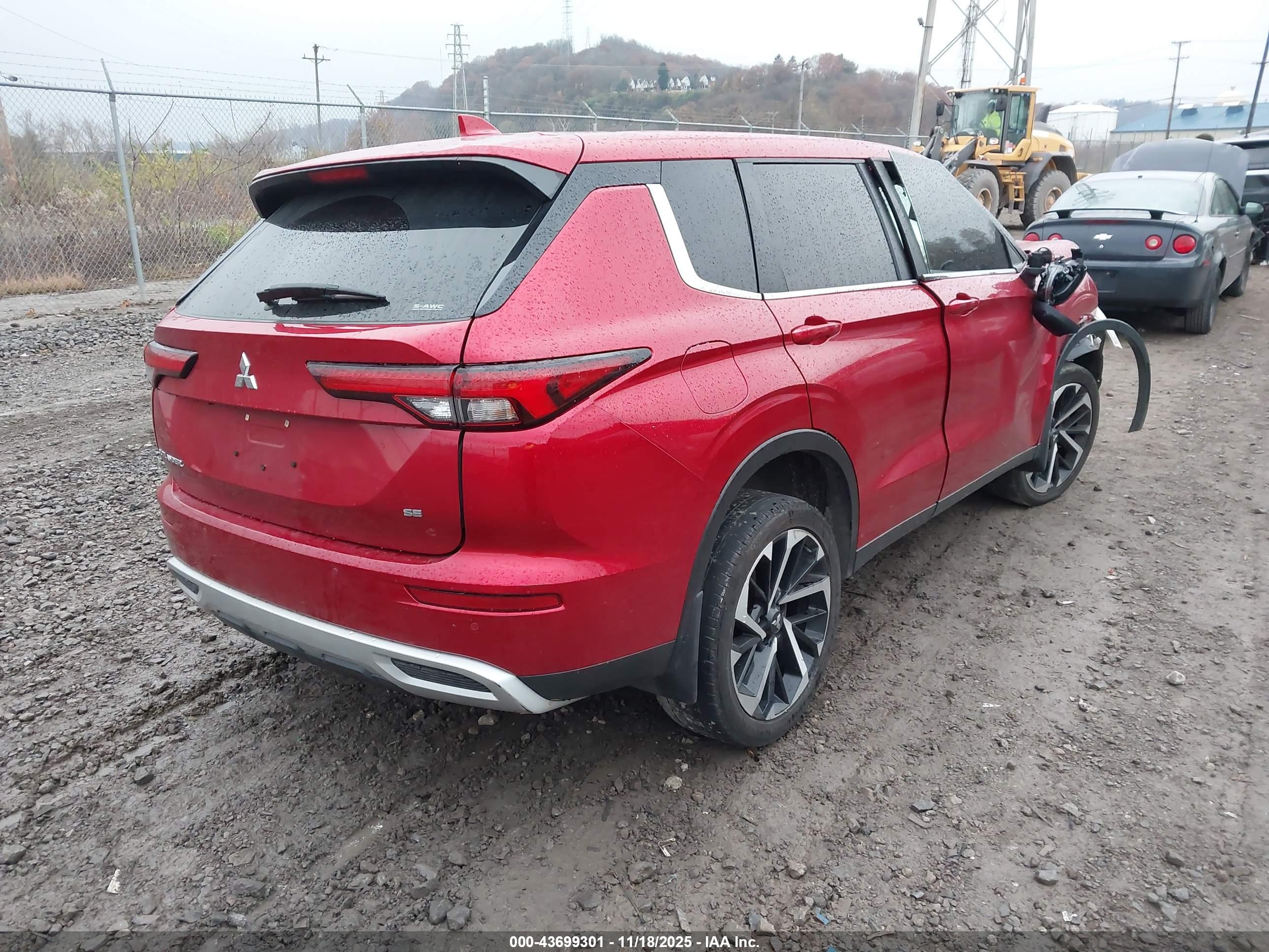 MITSUBISHI OUTLANDER image 4