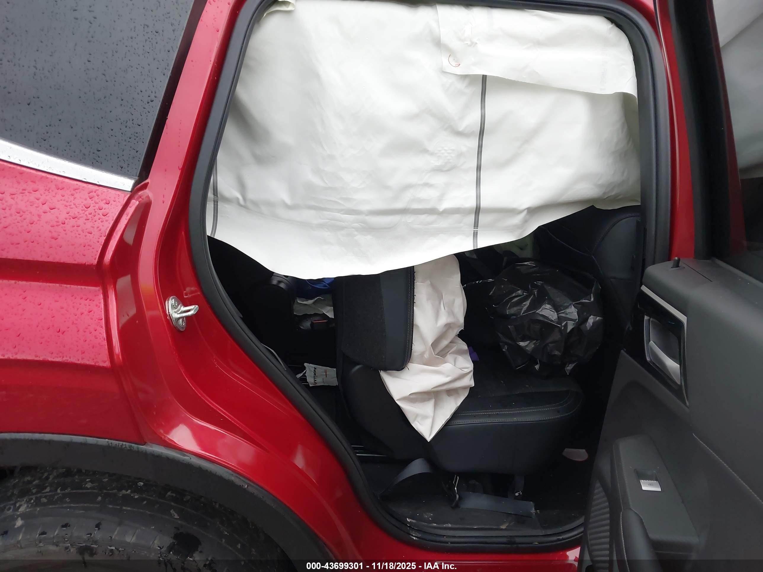MITSUBISHI OUTLANDER image 8