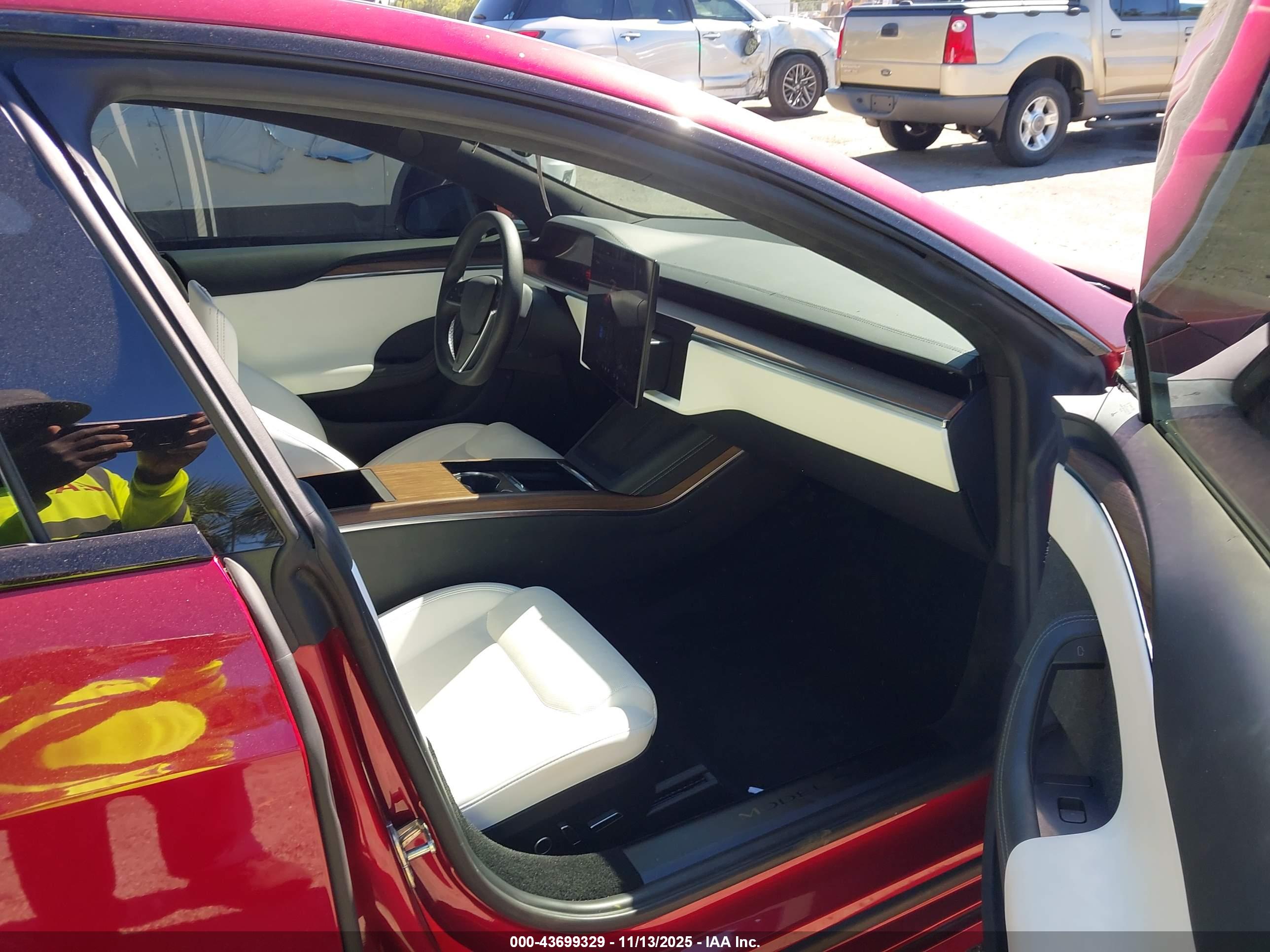TESLA MODEL image 5