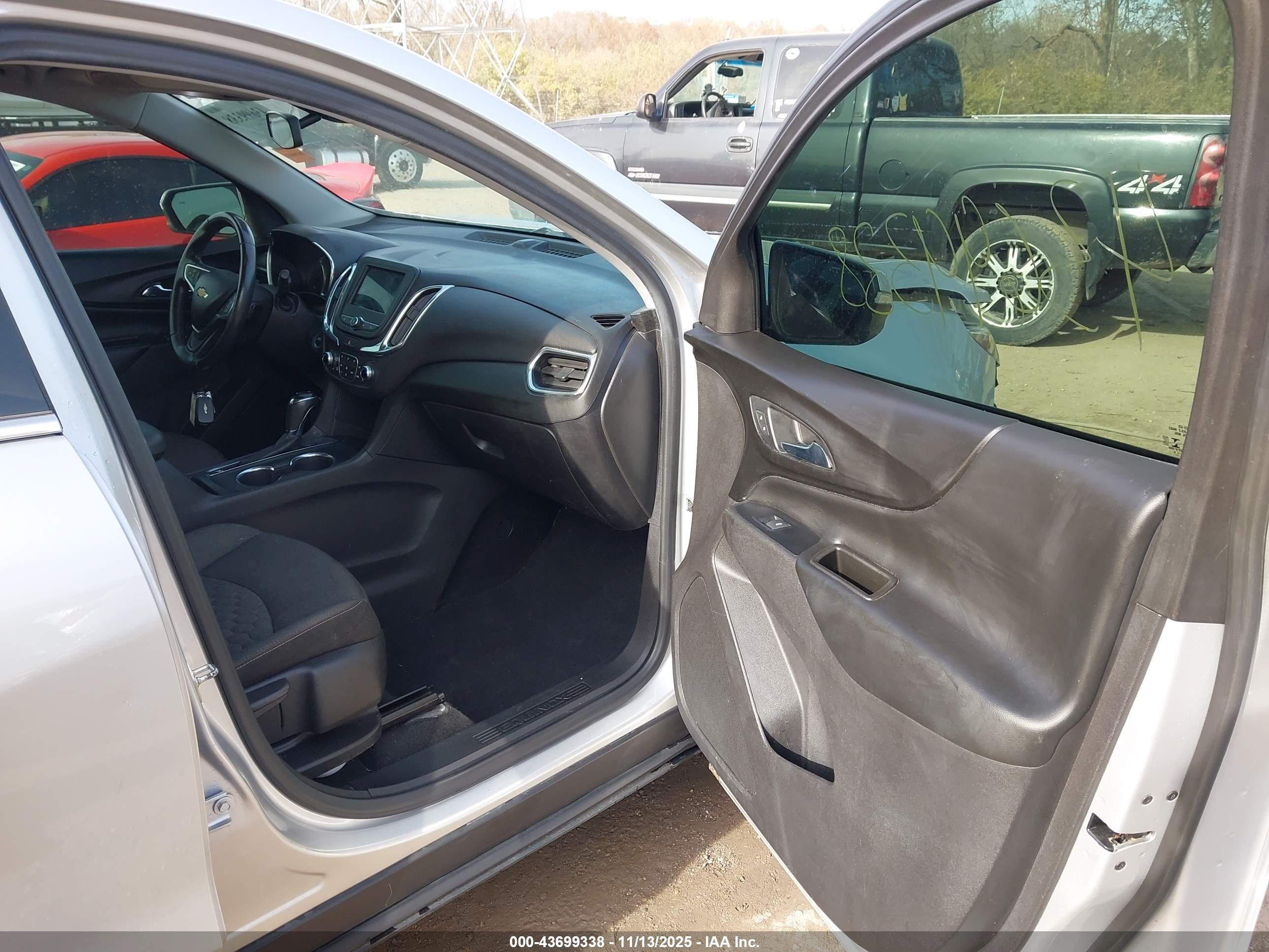 CHEVROLET EQUINOX image 5