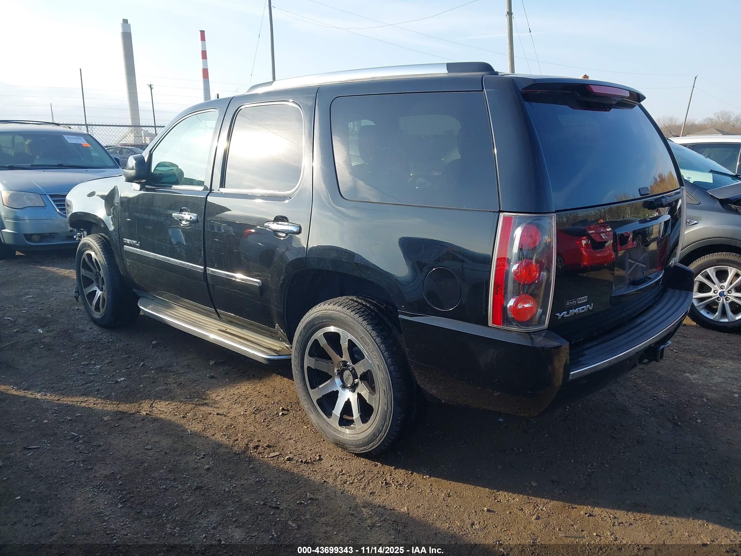 GMC YUKON image 3