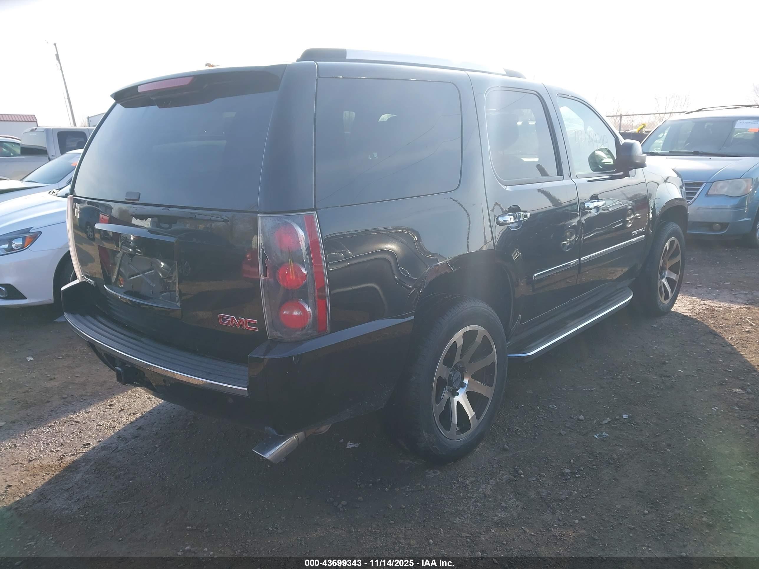 GMC YUKON image 4