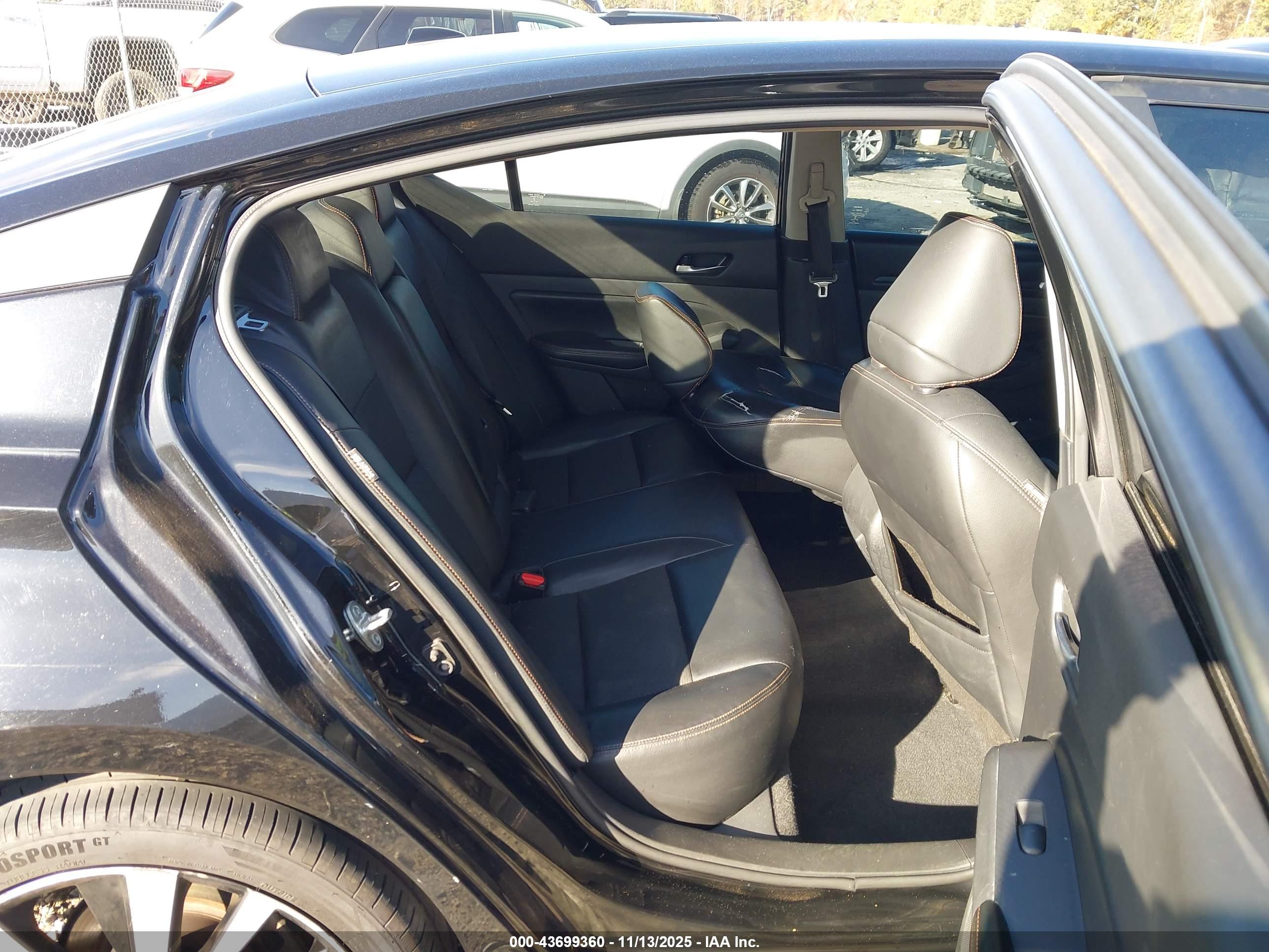 NISSAN ALTIMA image 8