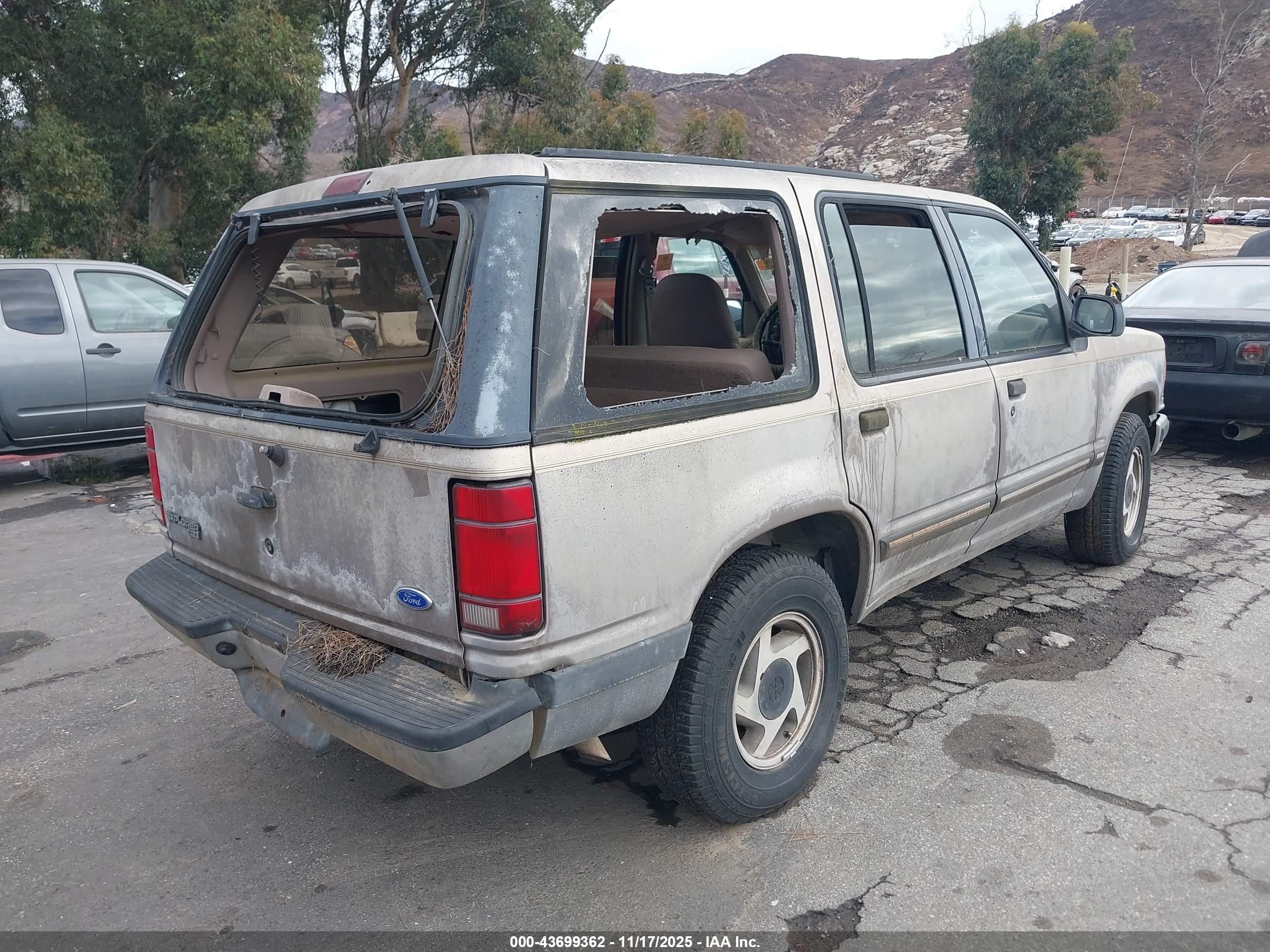 FORD EXPLORER image 4