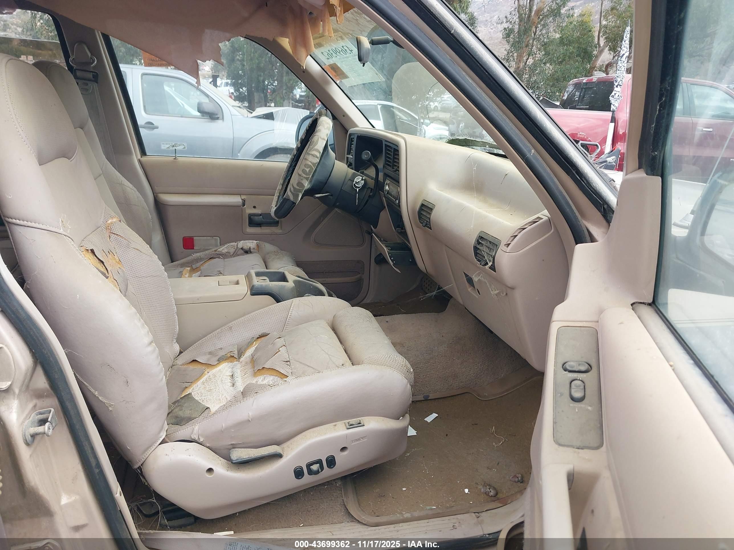 FORD EXPLORER image 5
