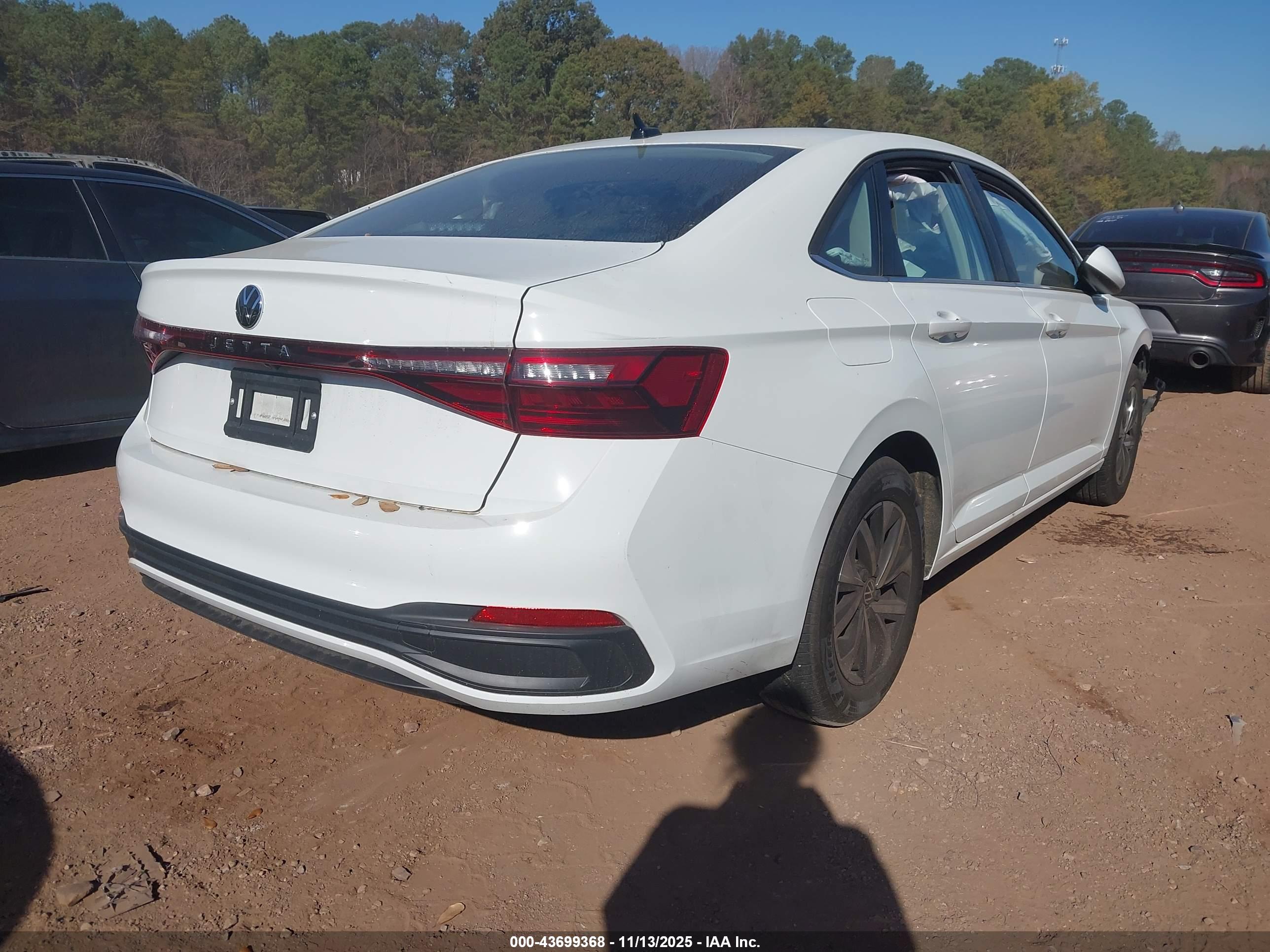 VOLKSWAGEN JETTA image 4