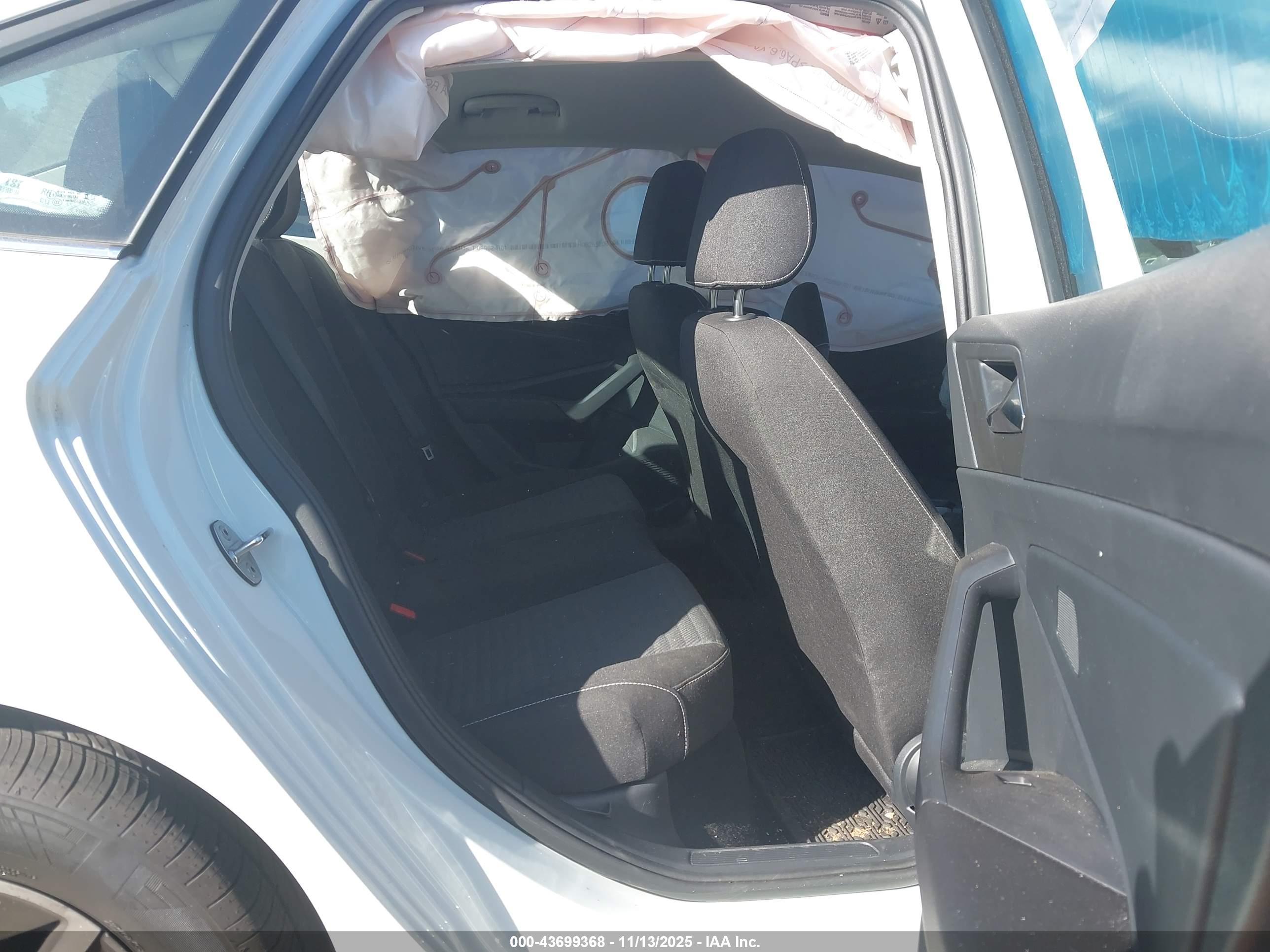VOLKSWAGEN JETTA image 8