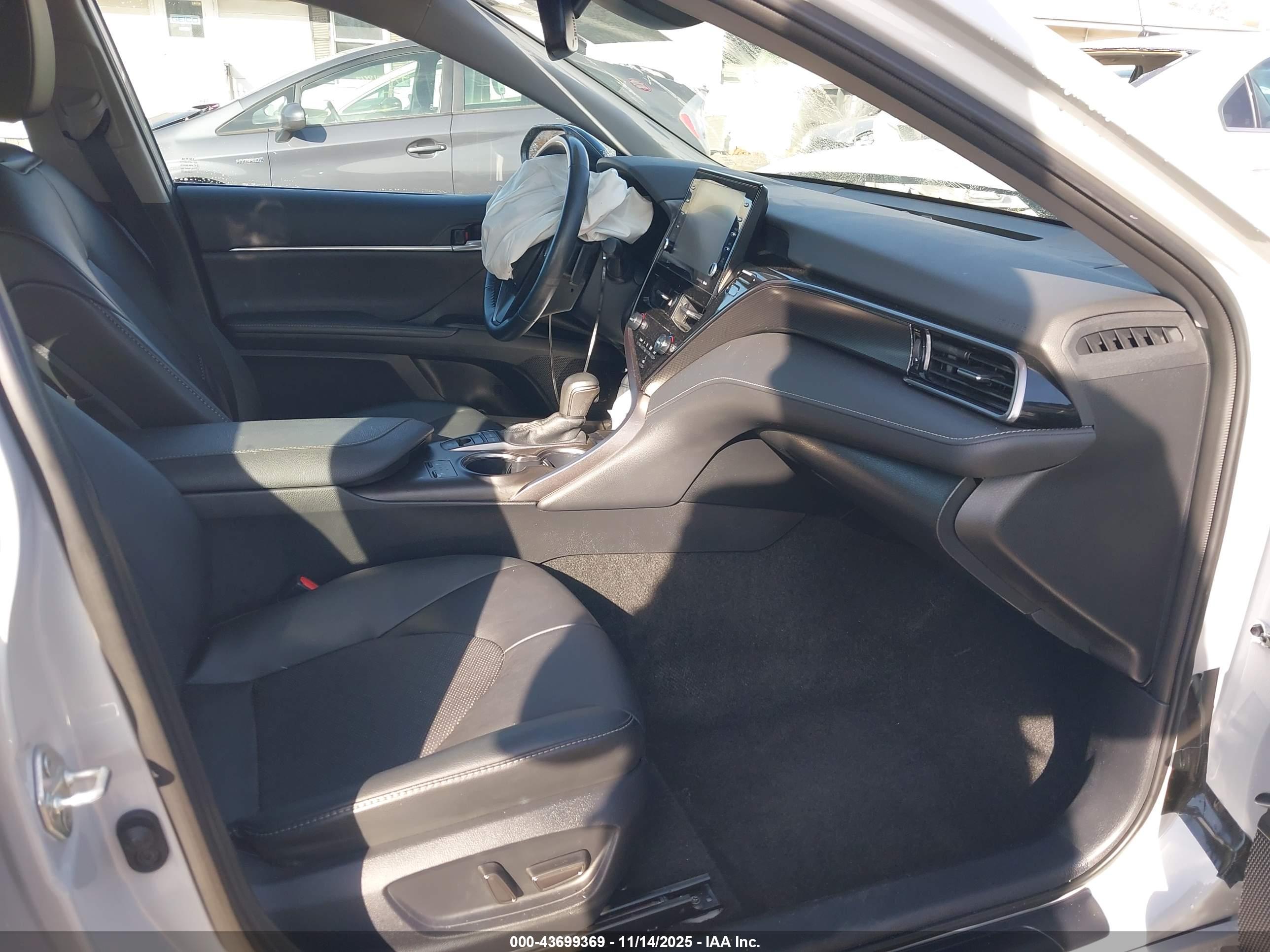 TOYOTA CAMRY image 5