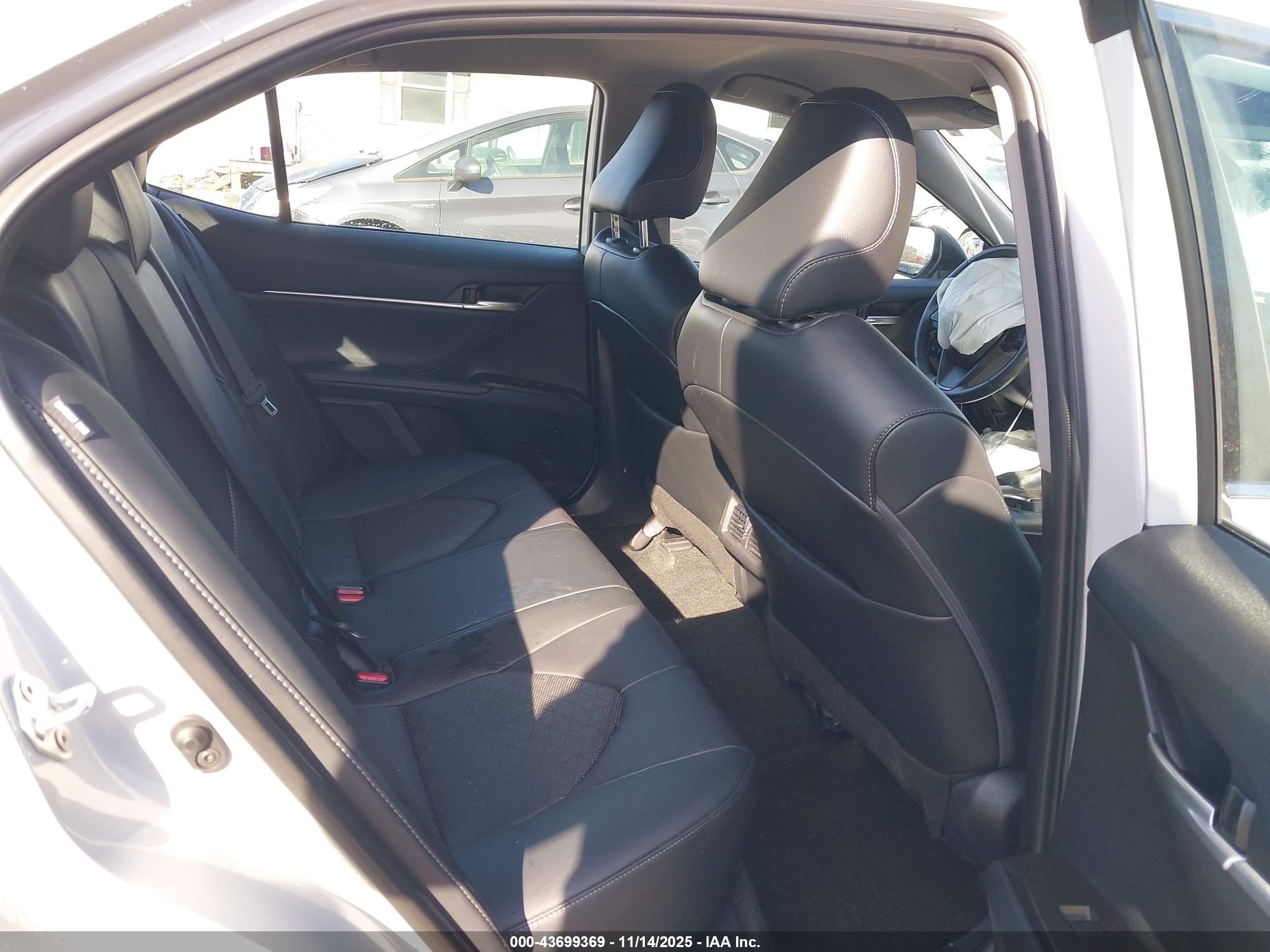 TOYOTA CAMRY image 8