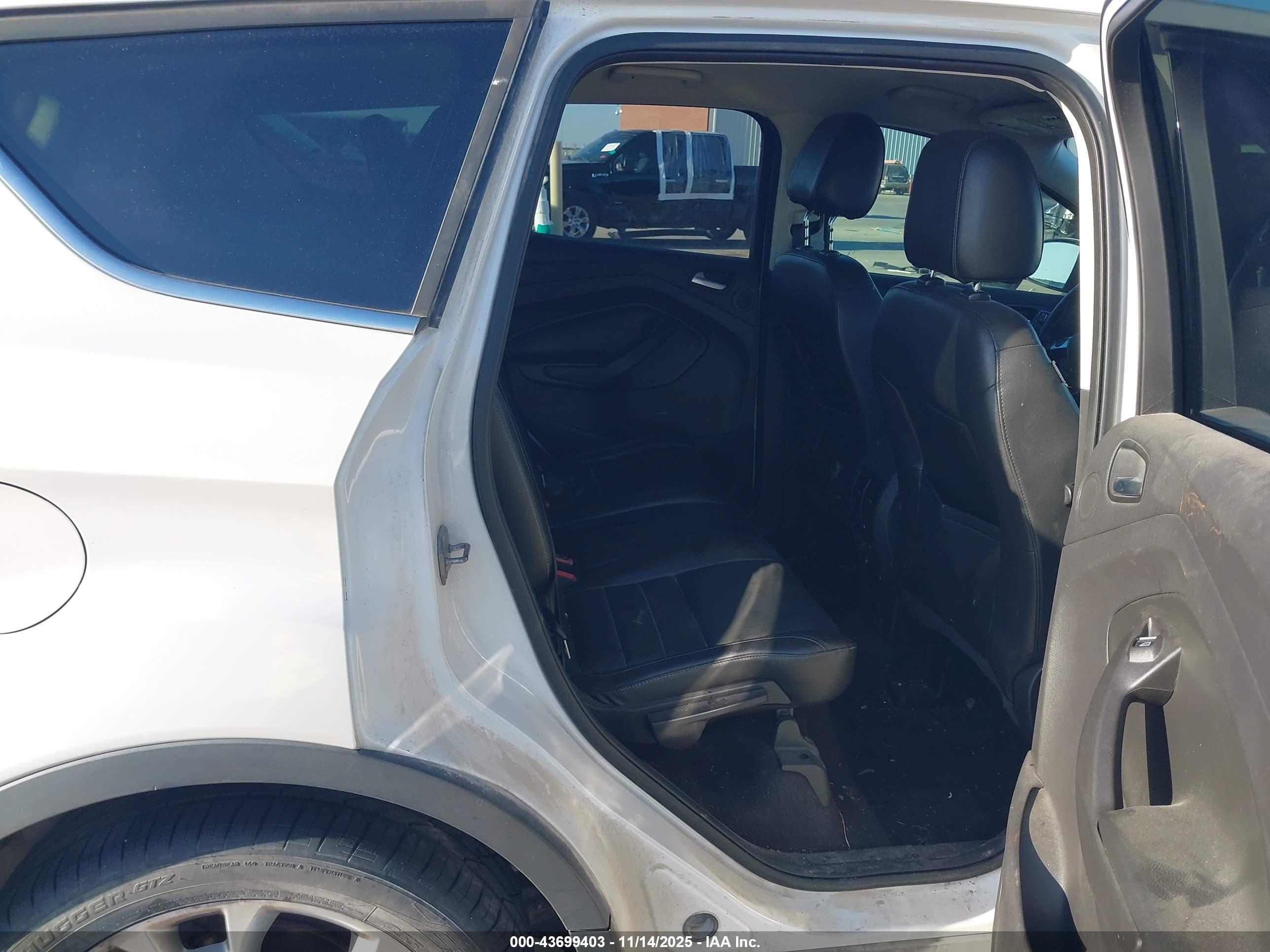 FORD ESCAPE image 8